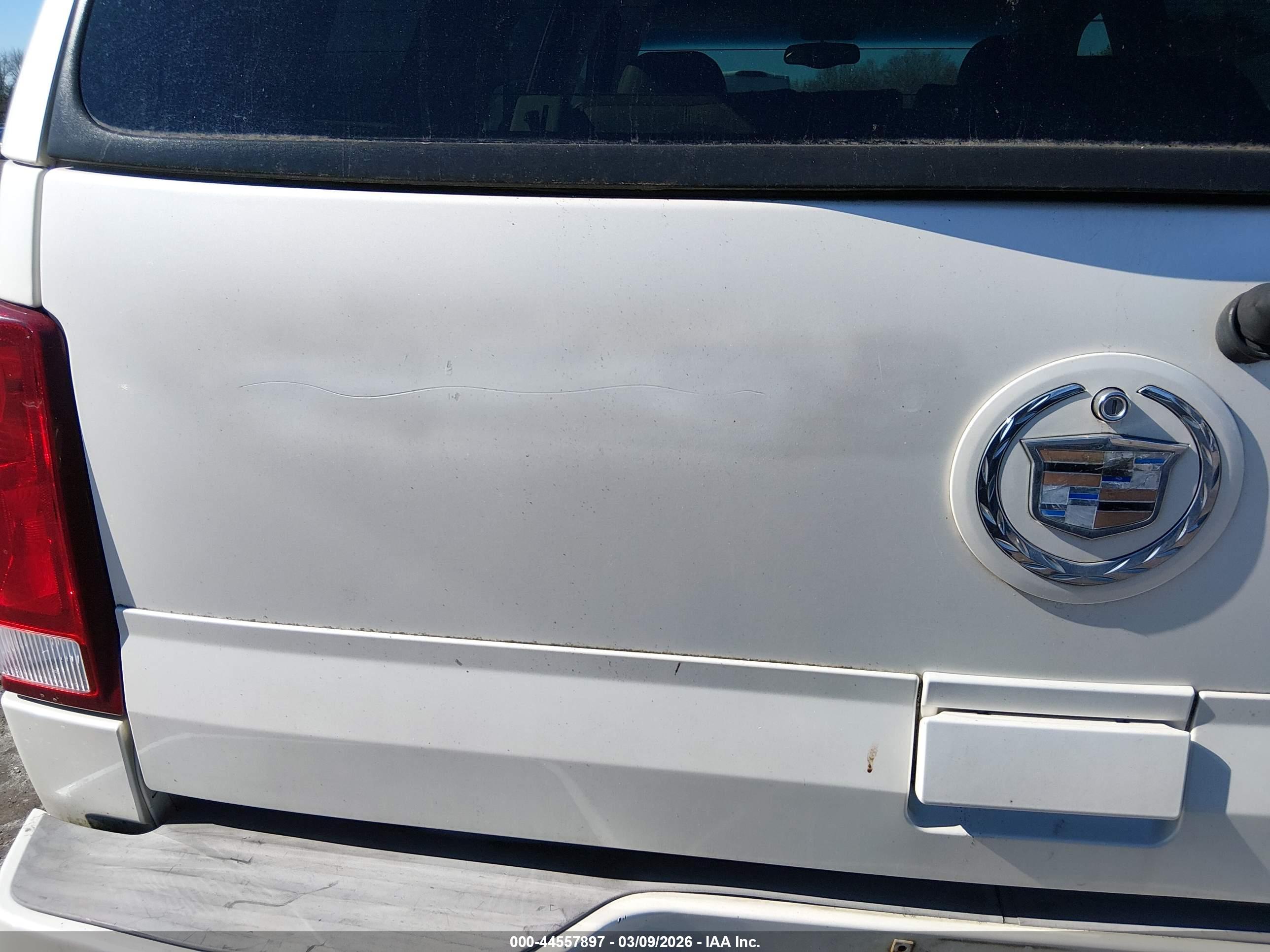 CADILLAC ESCALADE image 6