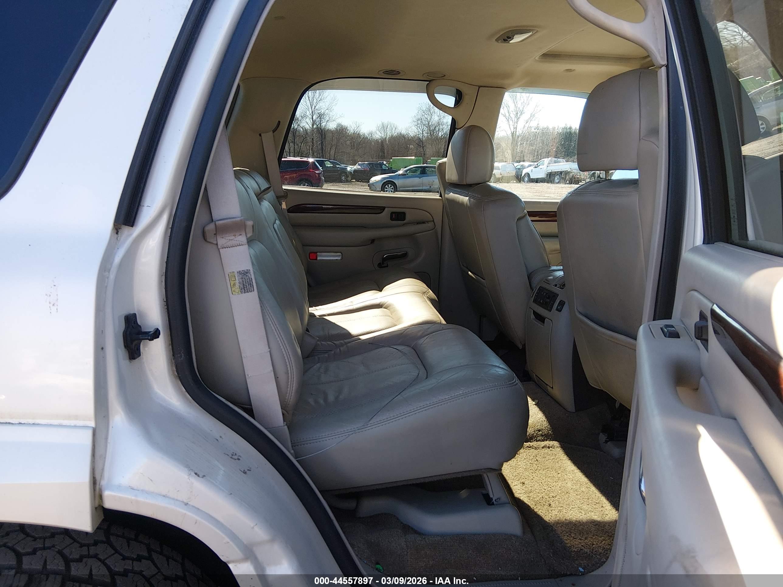 CADILLAC ESCALADE image 8