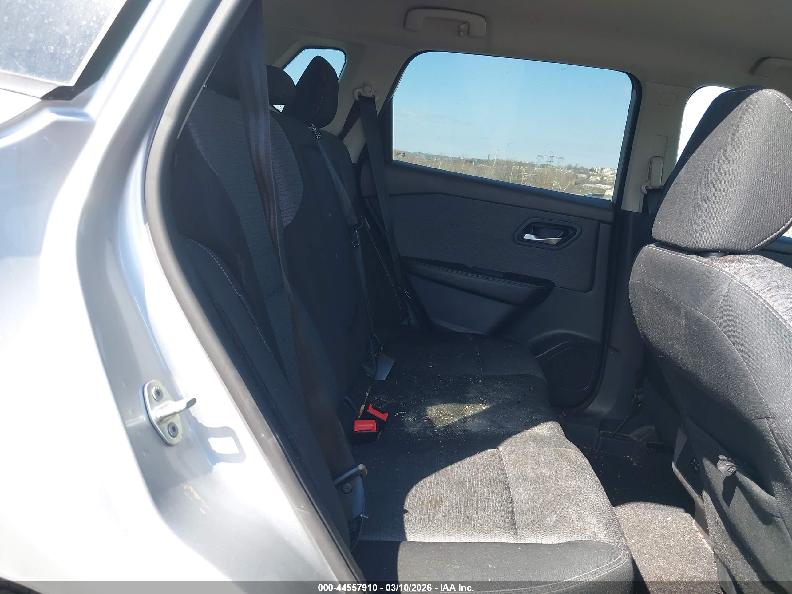 NISSAN ROGUE image 8