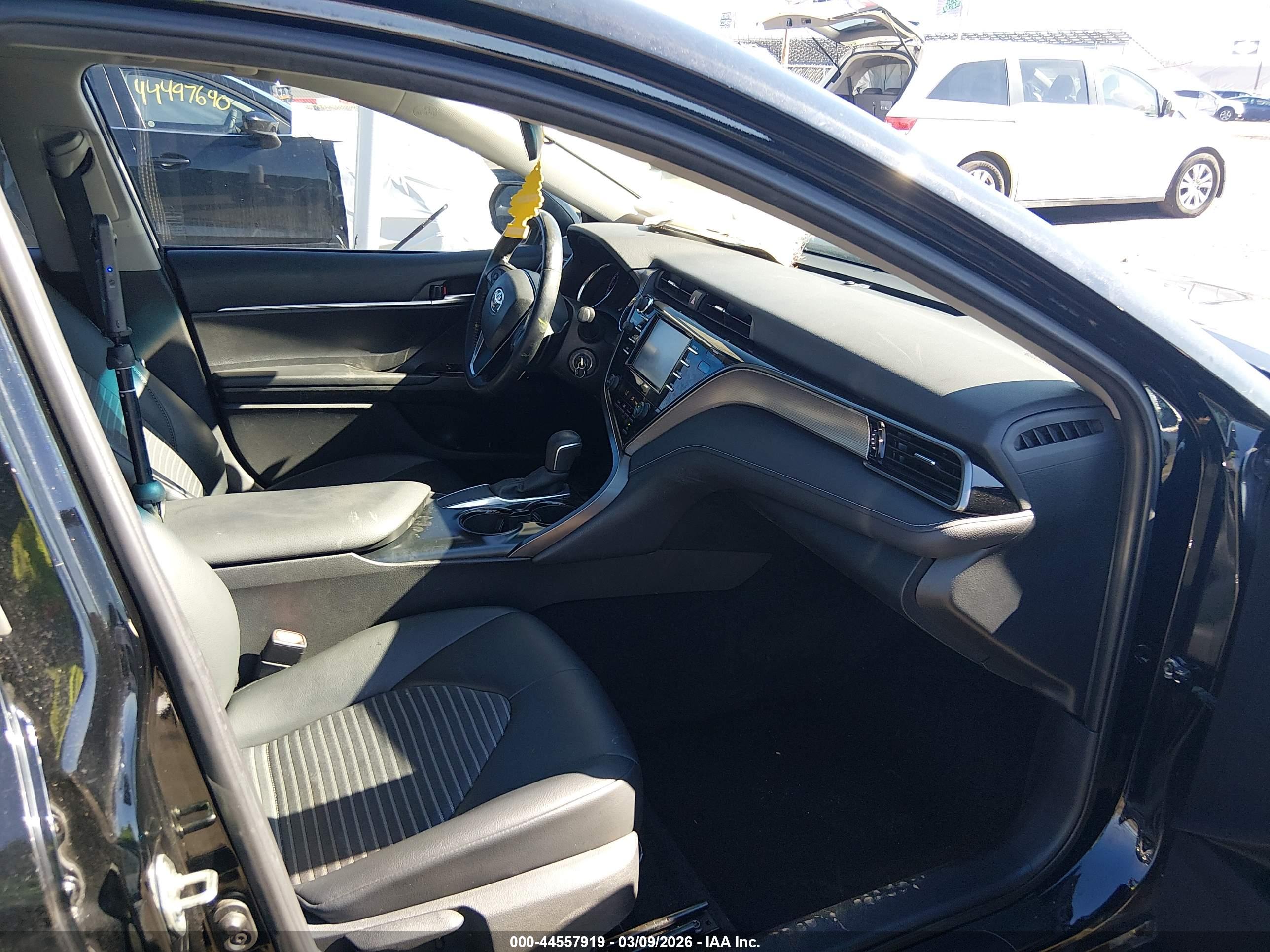 TOYOTA CAMRY image 5