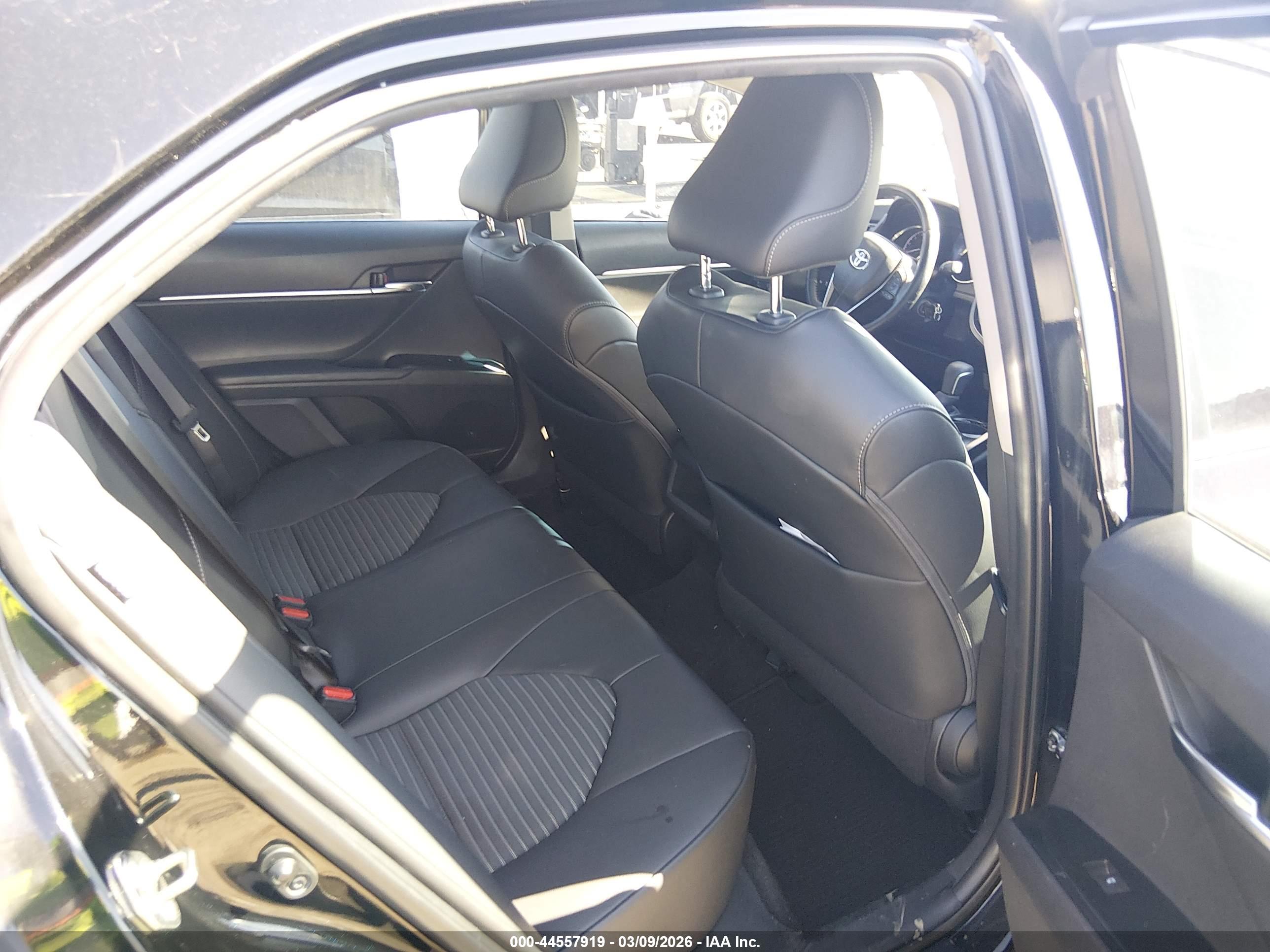 TOYOTA CAMRY image 8
