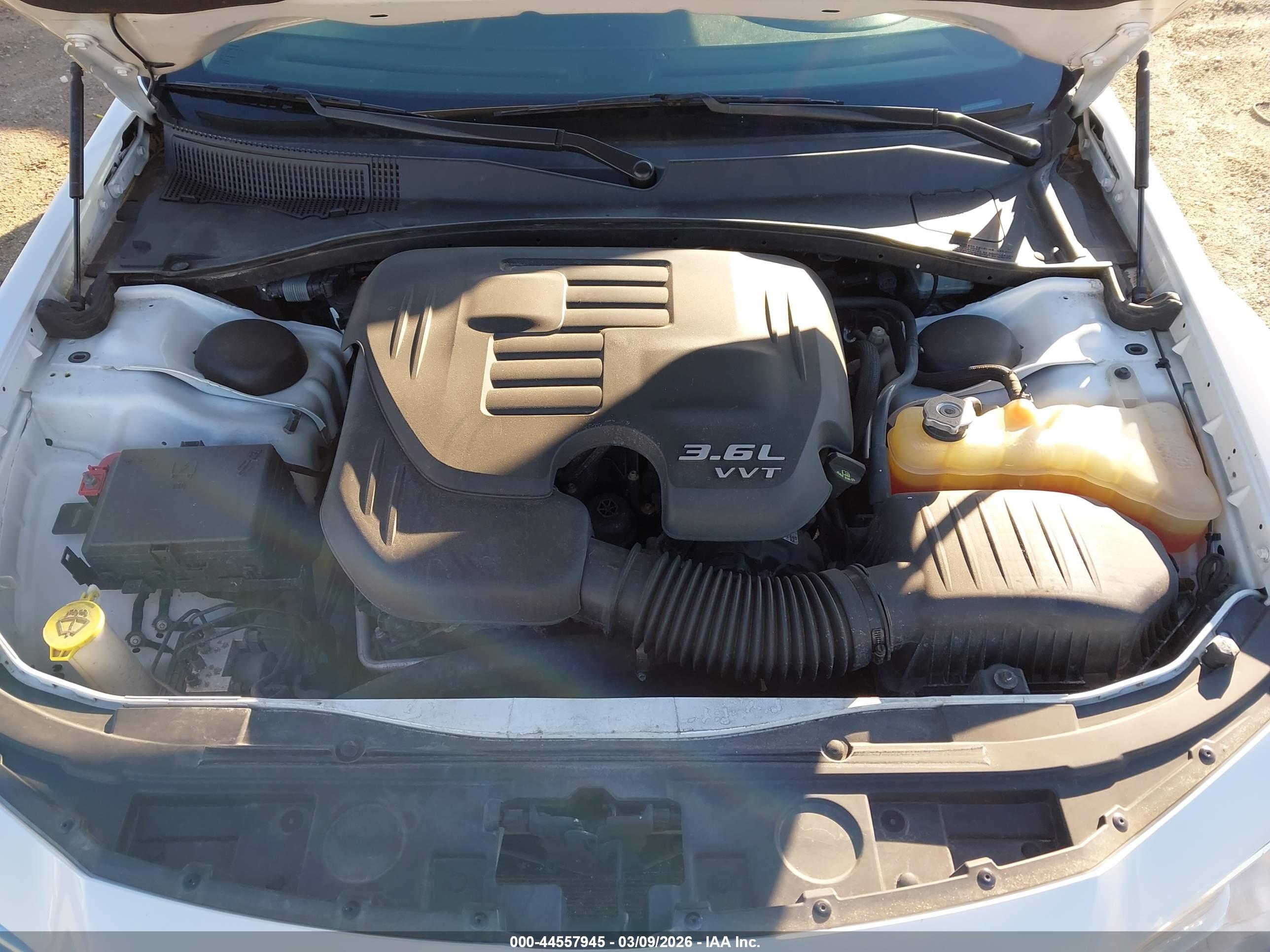 CHRYSLER 300 image 10
