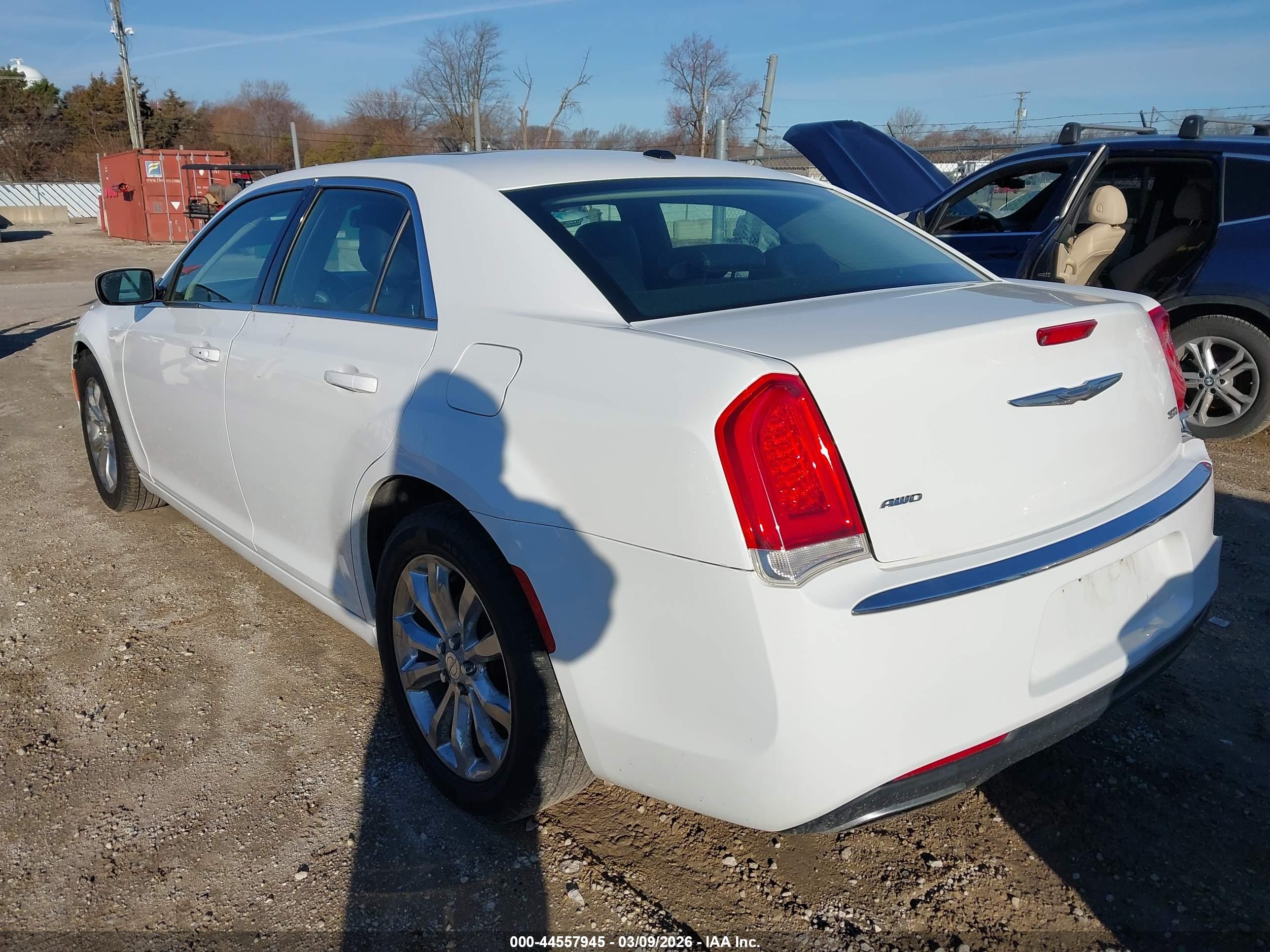 CHRYSLER 300 image 3