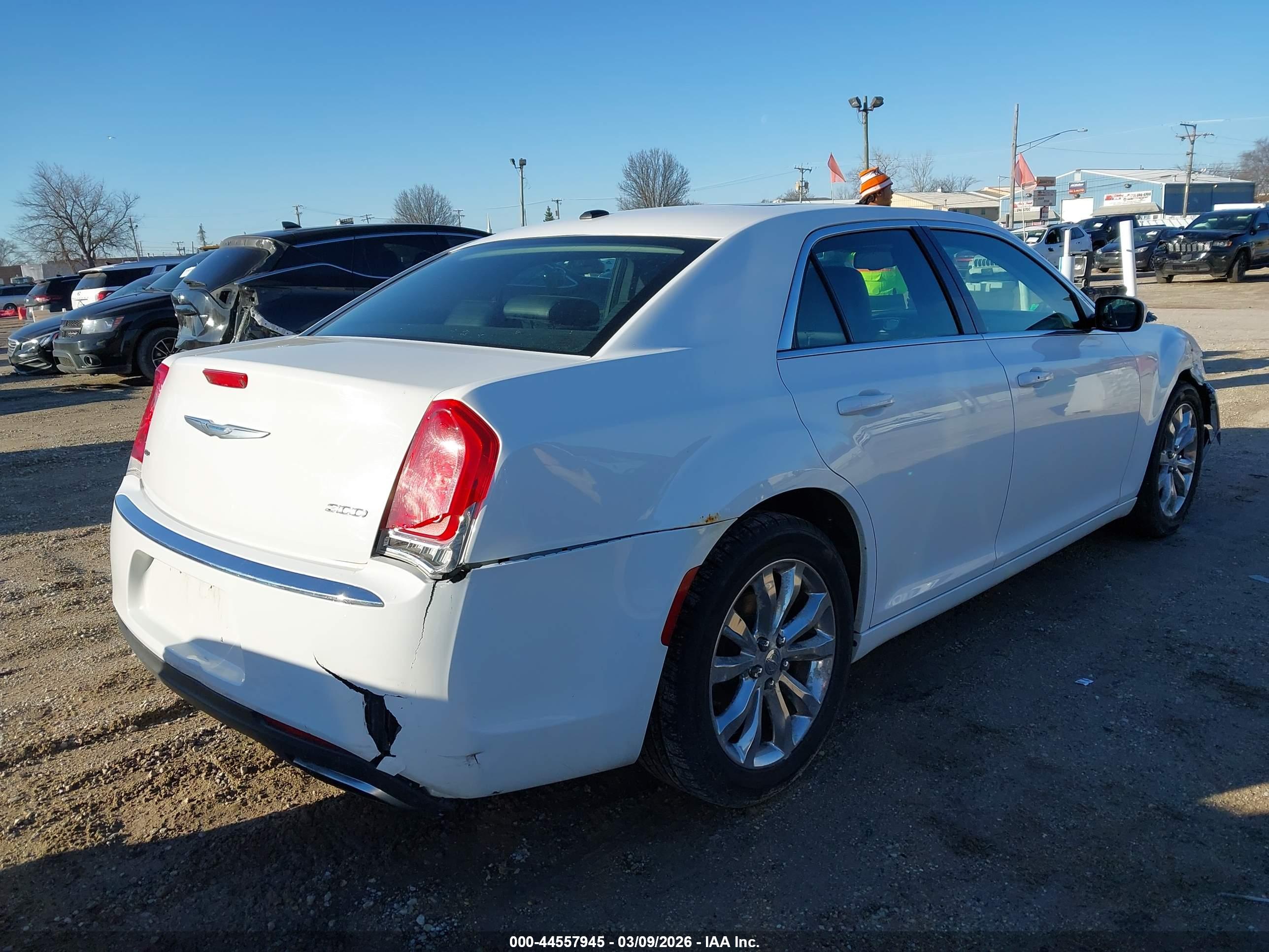 CHRYSLER 300 image 4