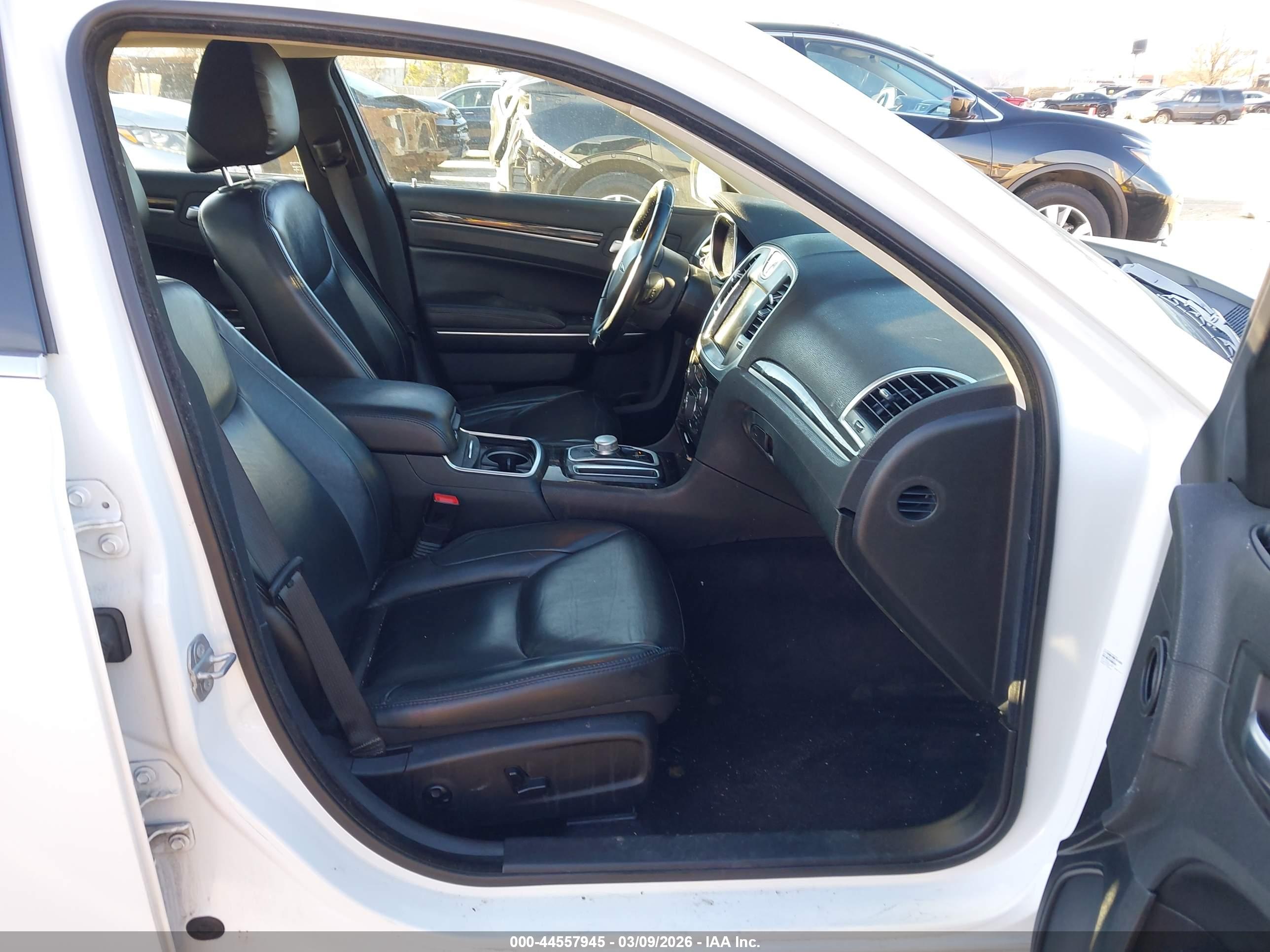 CHRYSLER 300 image 5