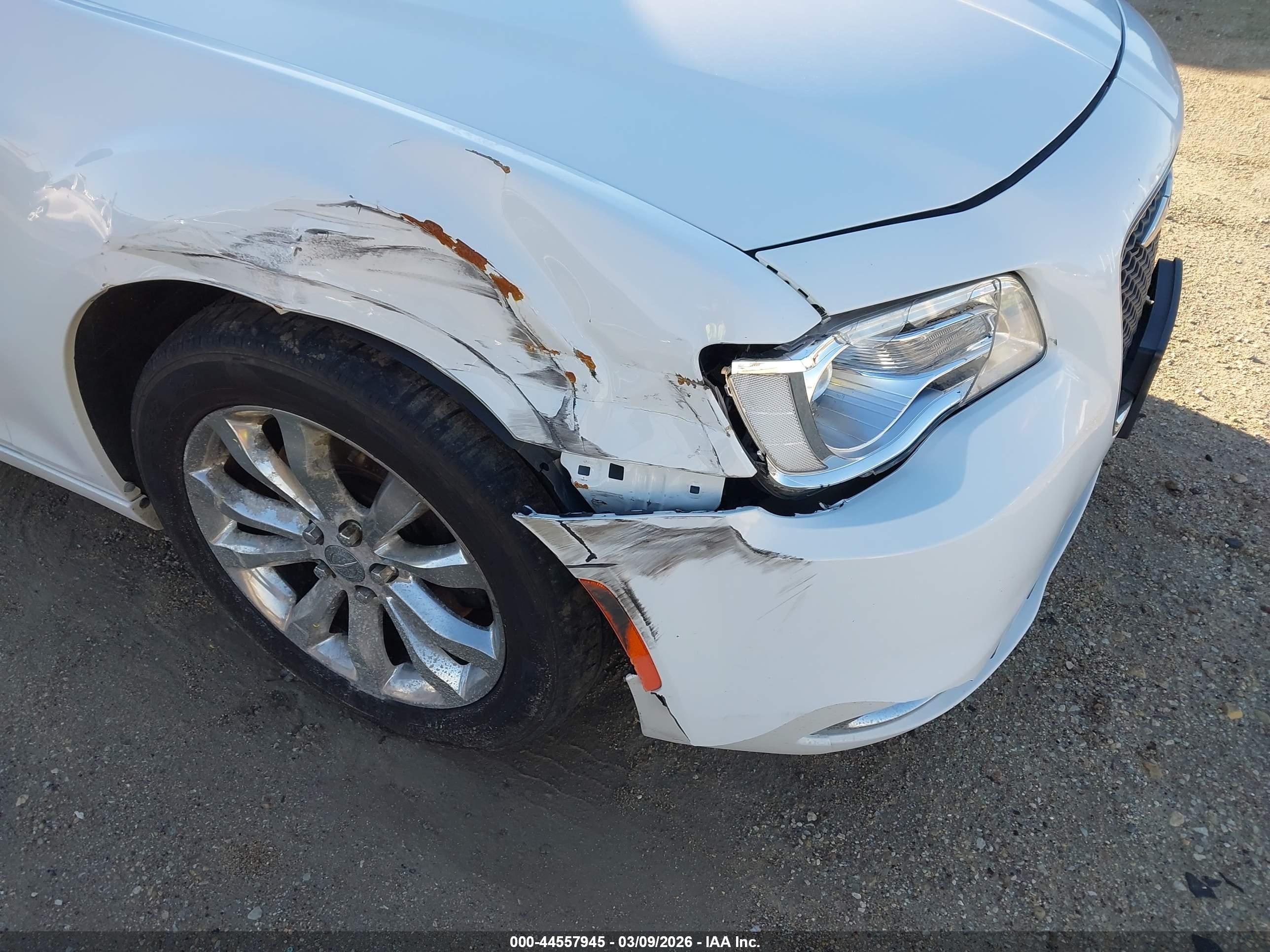CHRYSLER 300 image 6