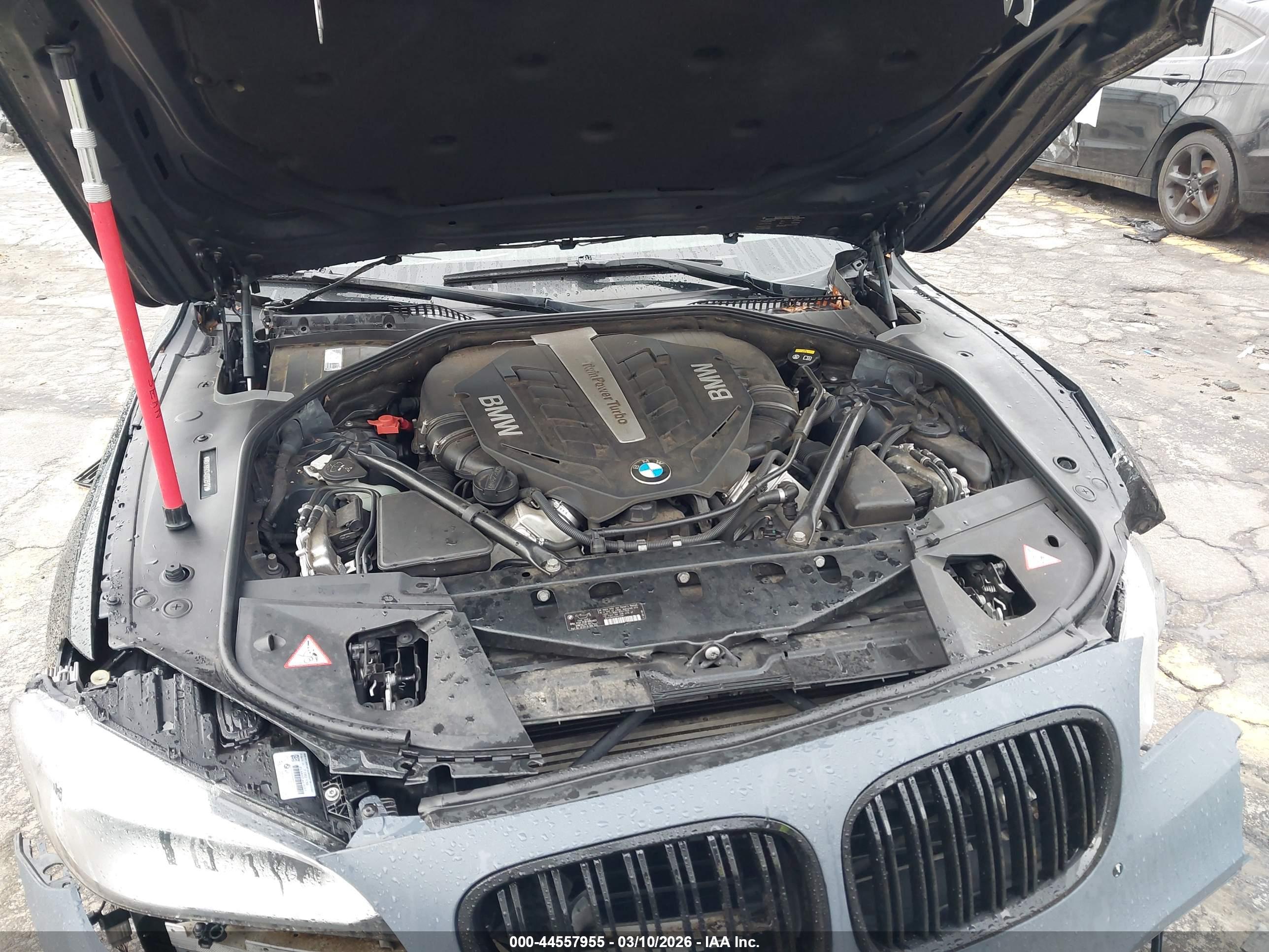 BMW 750I image 10