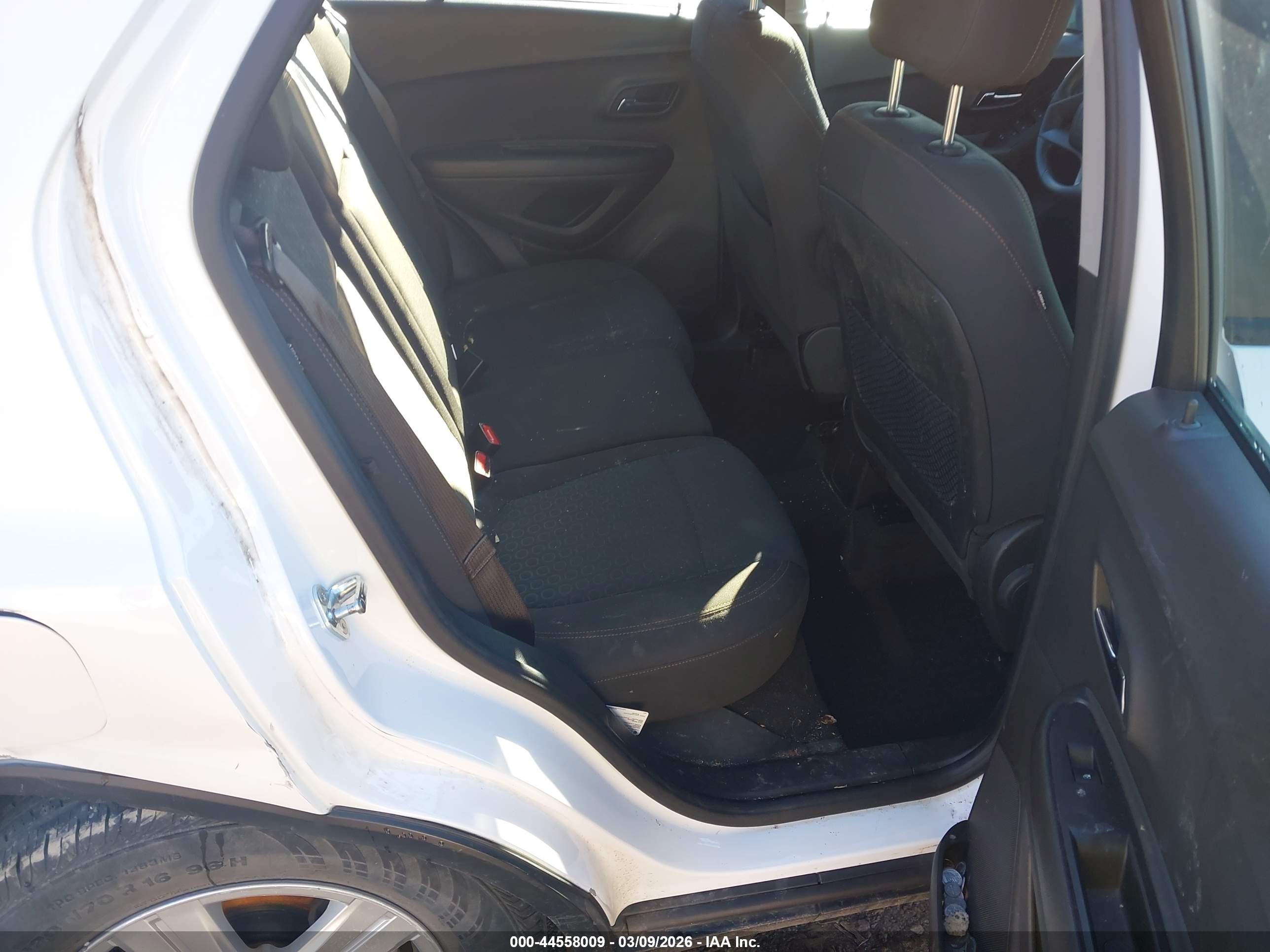 CHEVROLET TRAX image 8