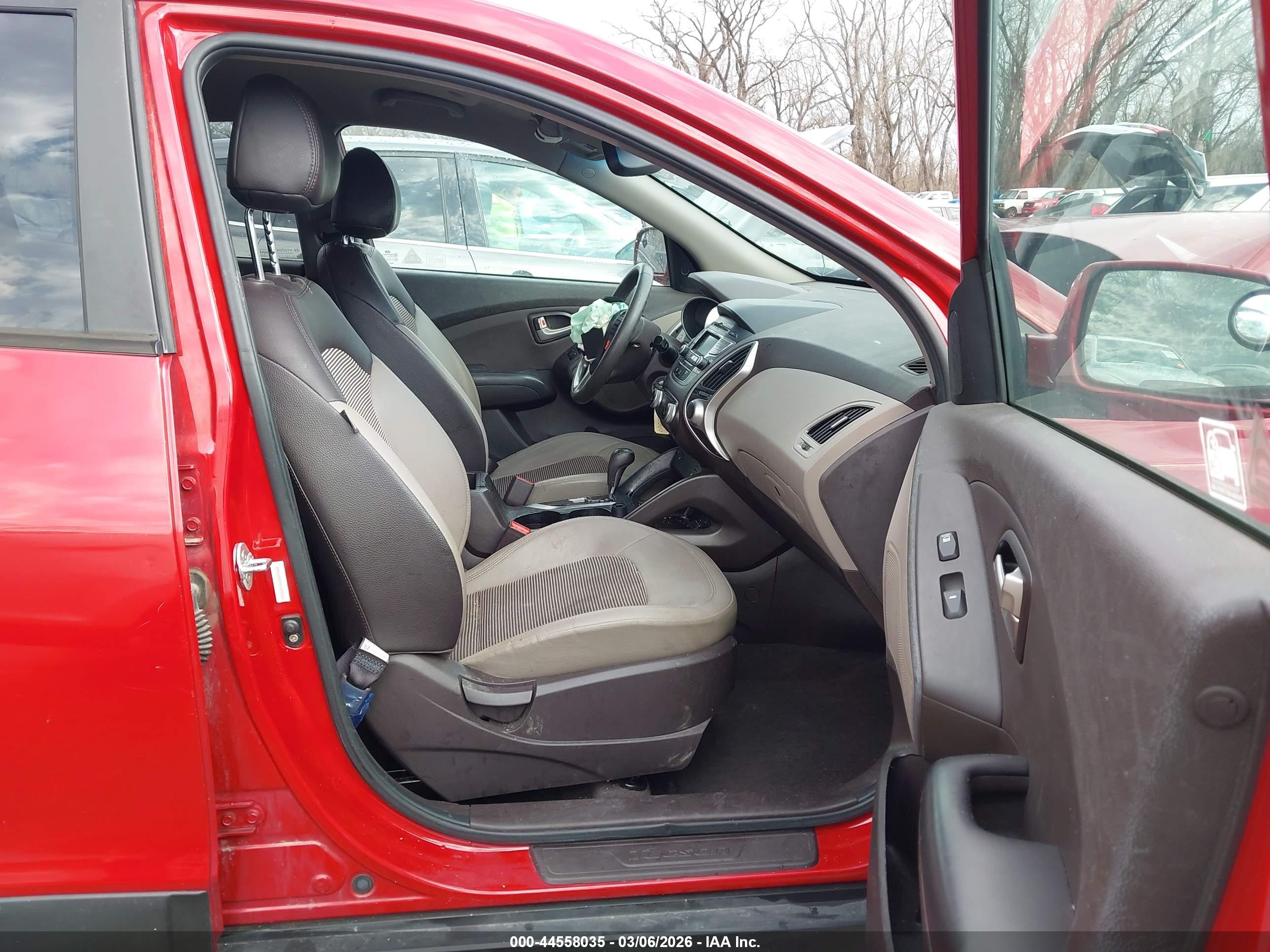 HYUNDAI TUCSON image 5