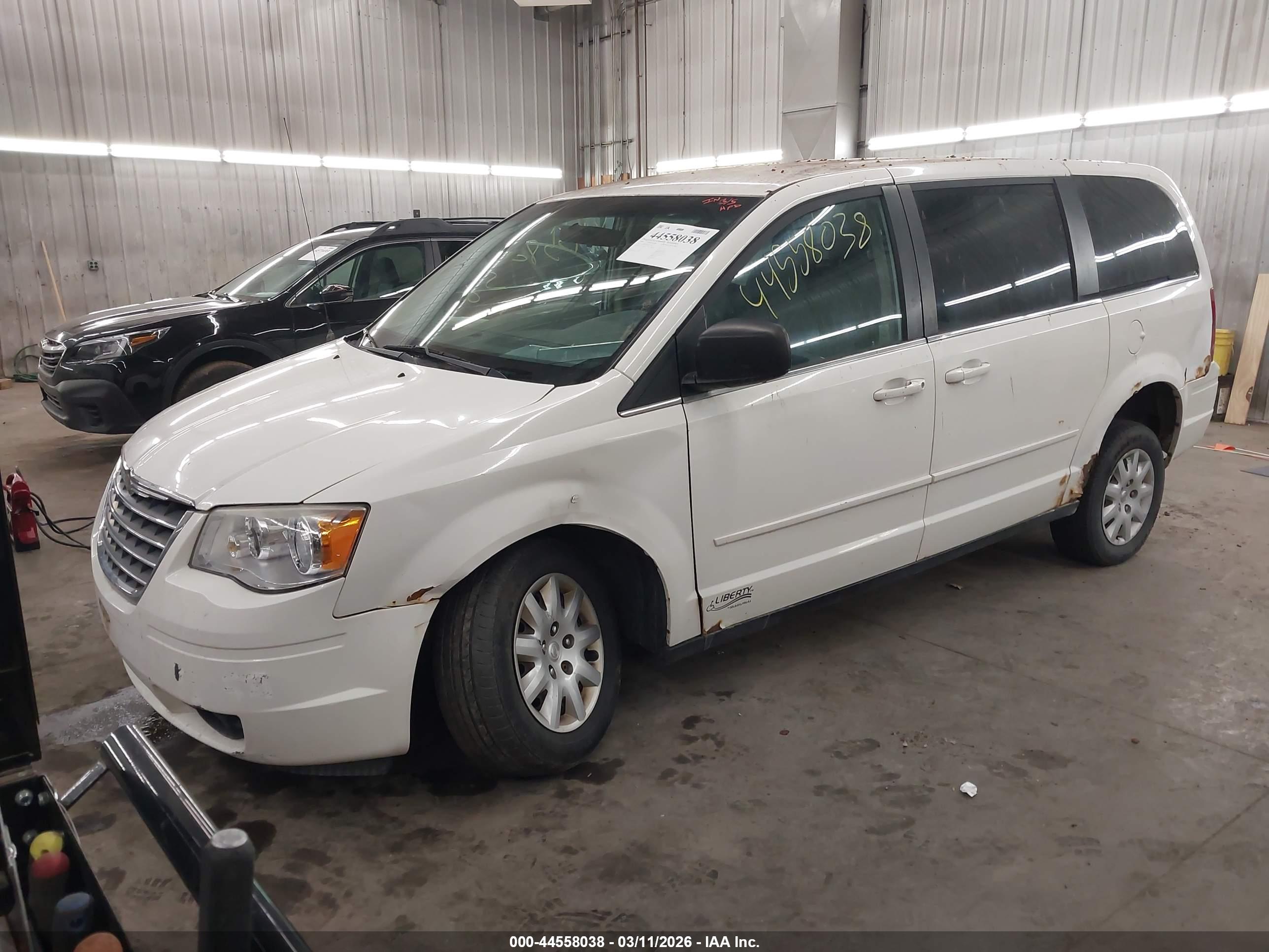 CHRYSLER TOWN image 2