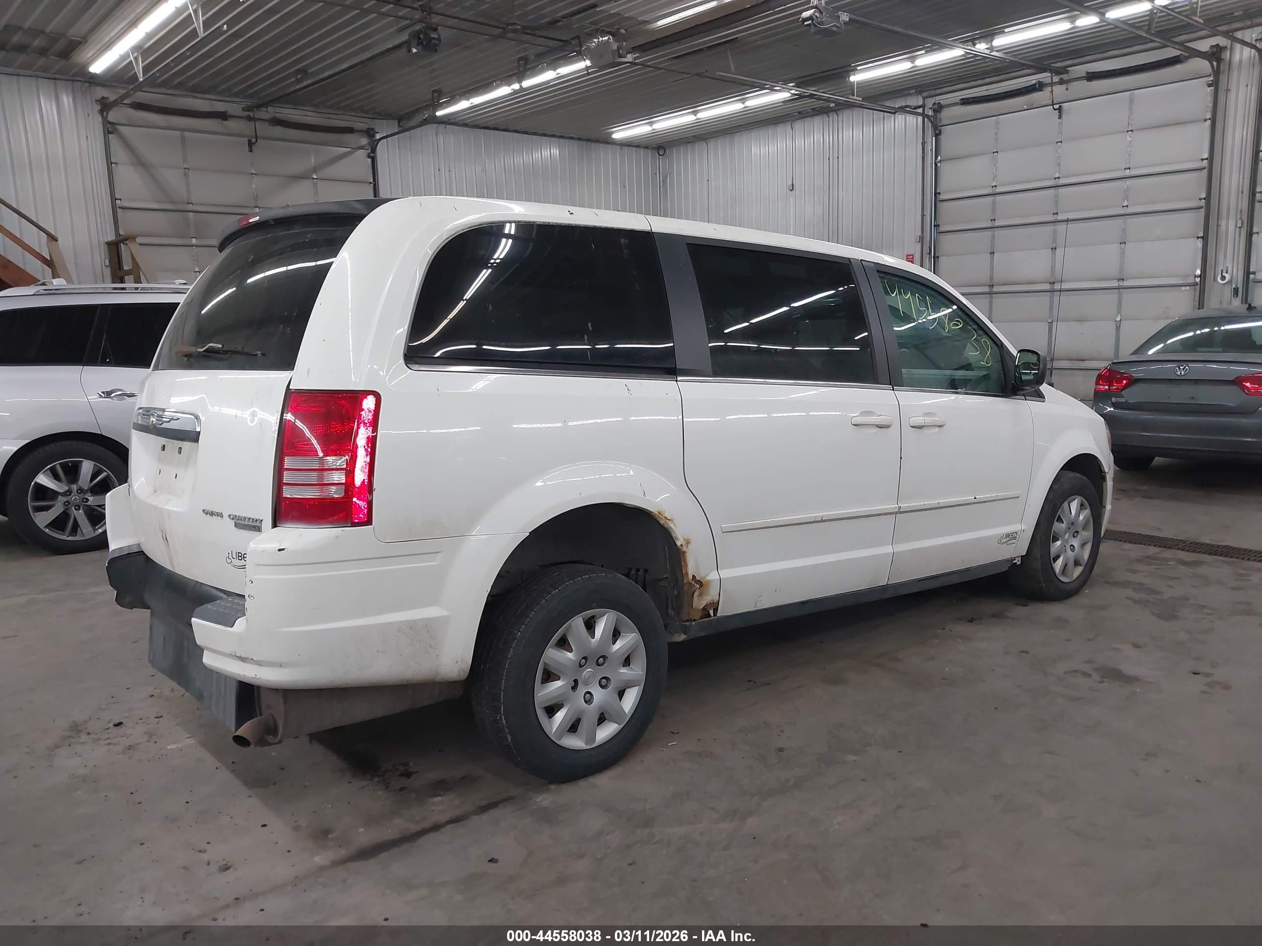 CHRYSLER TOWN image 4