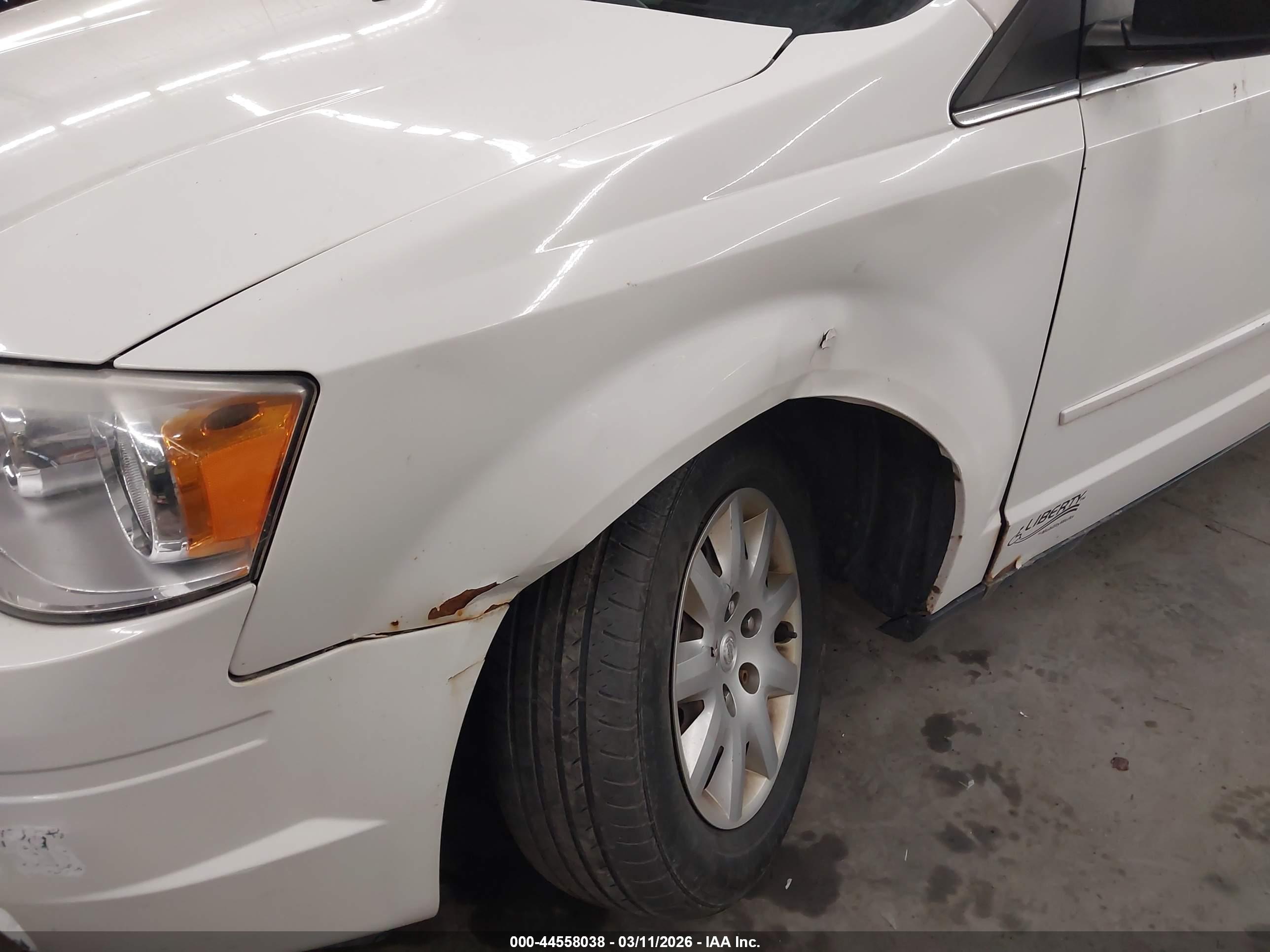 CHRYSLER TOWN image 6