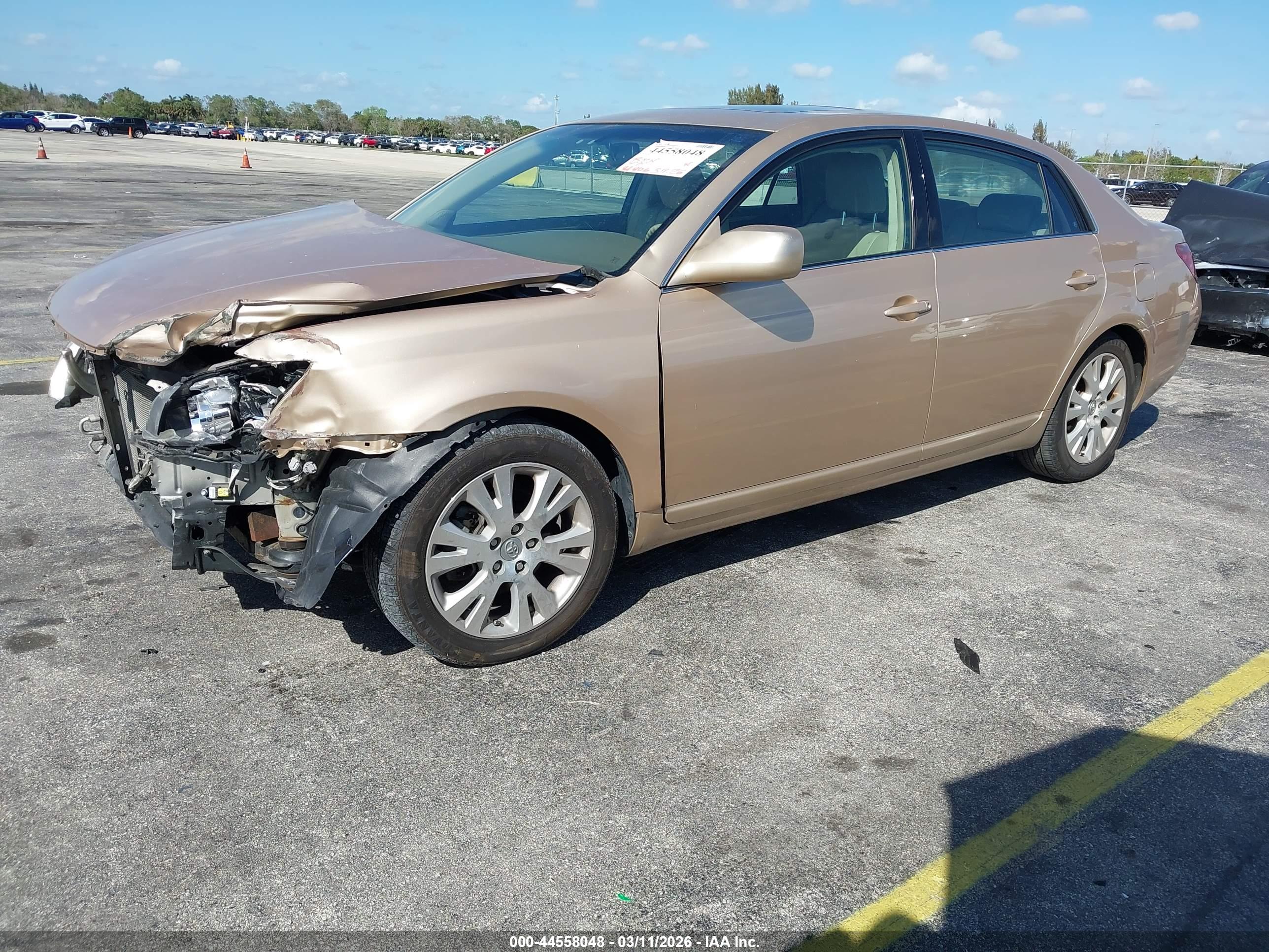 TOYOTA AVALON image 2