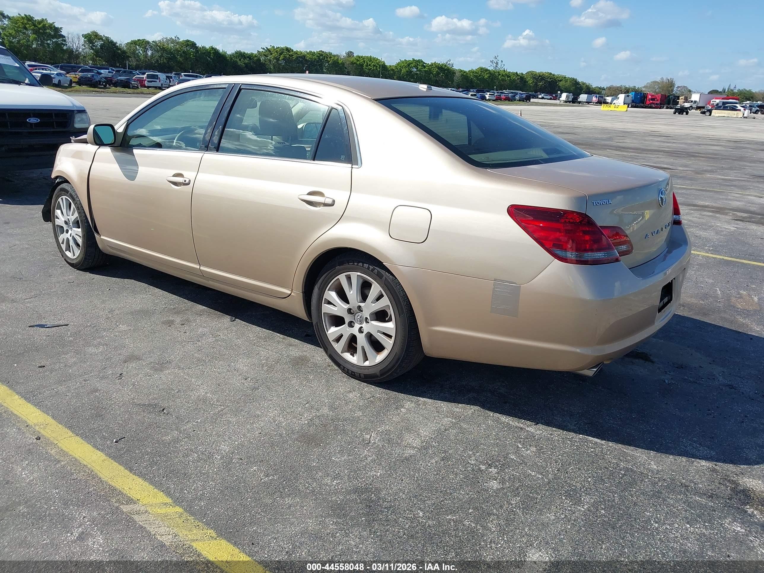 TOYOTA AVALON image 3