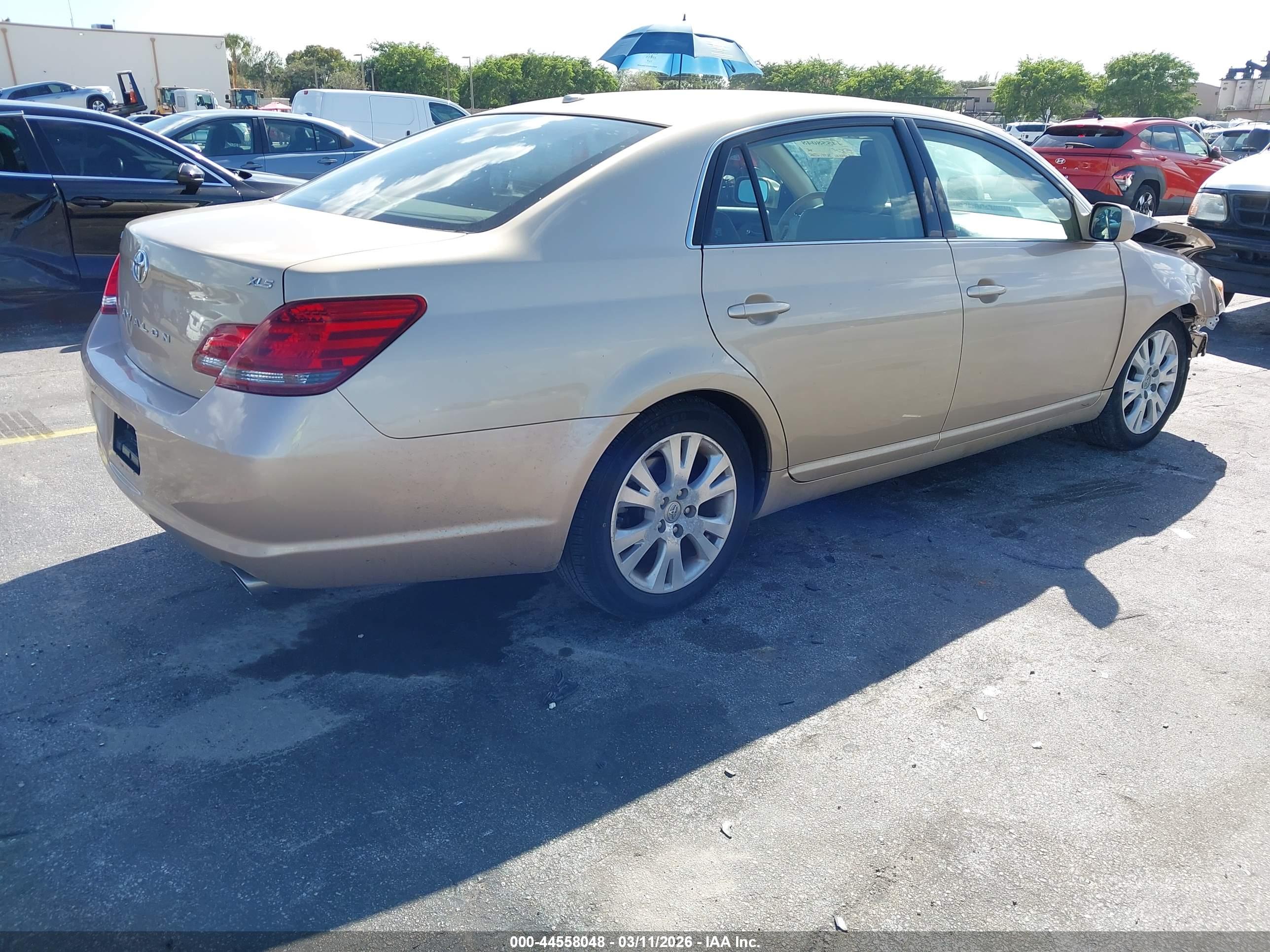 TOYOTA AVALON image 4