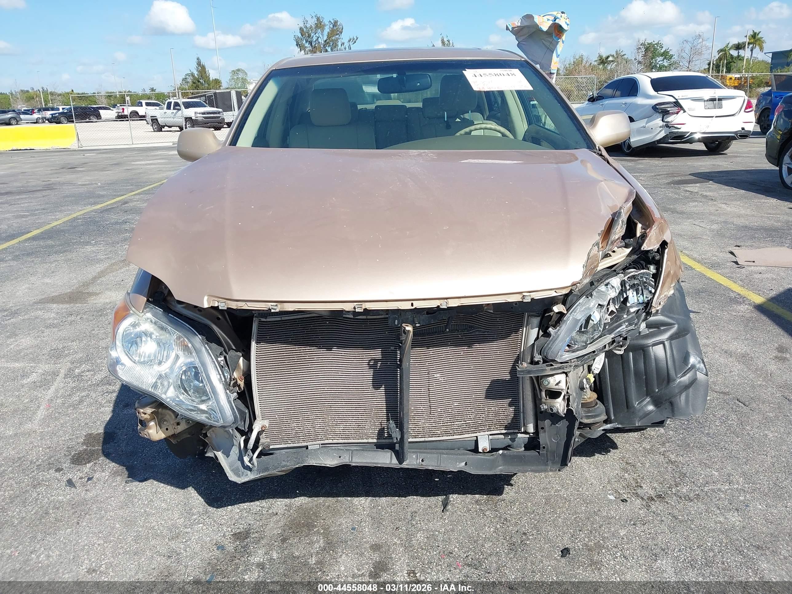 TOYOTA AVALON image 6