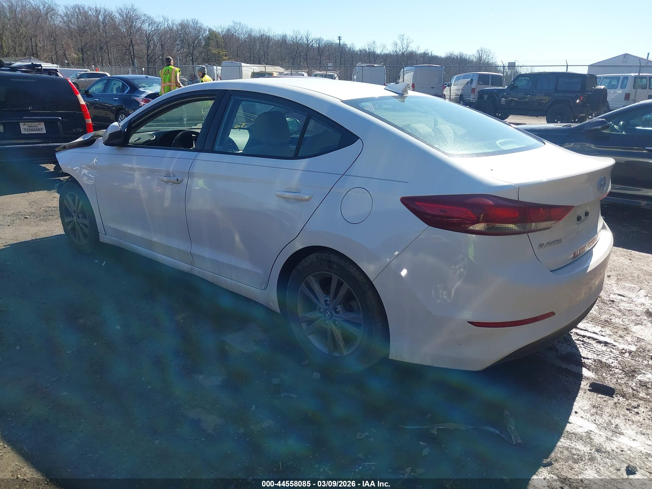 HYUNDAI ELANTRA image 3