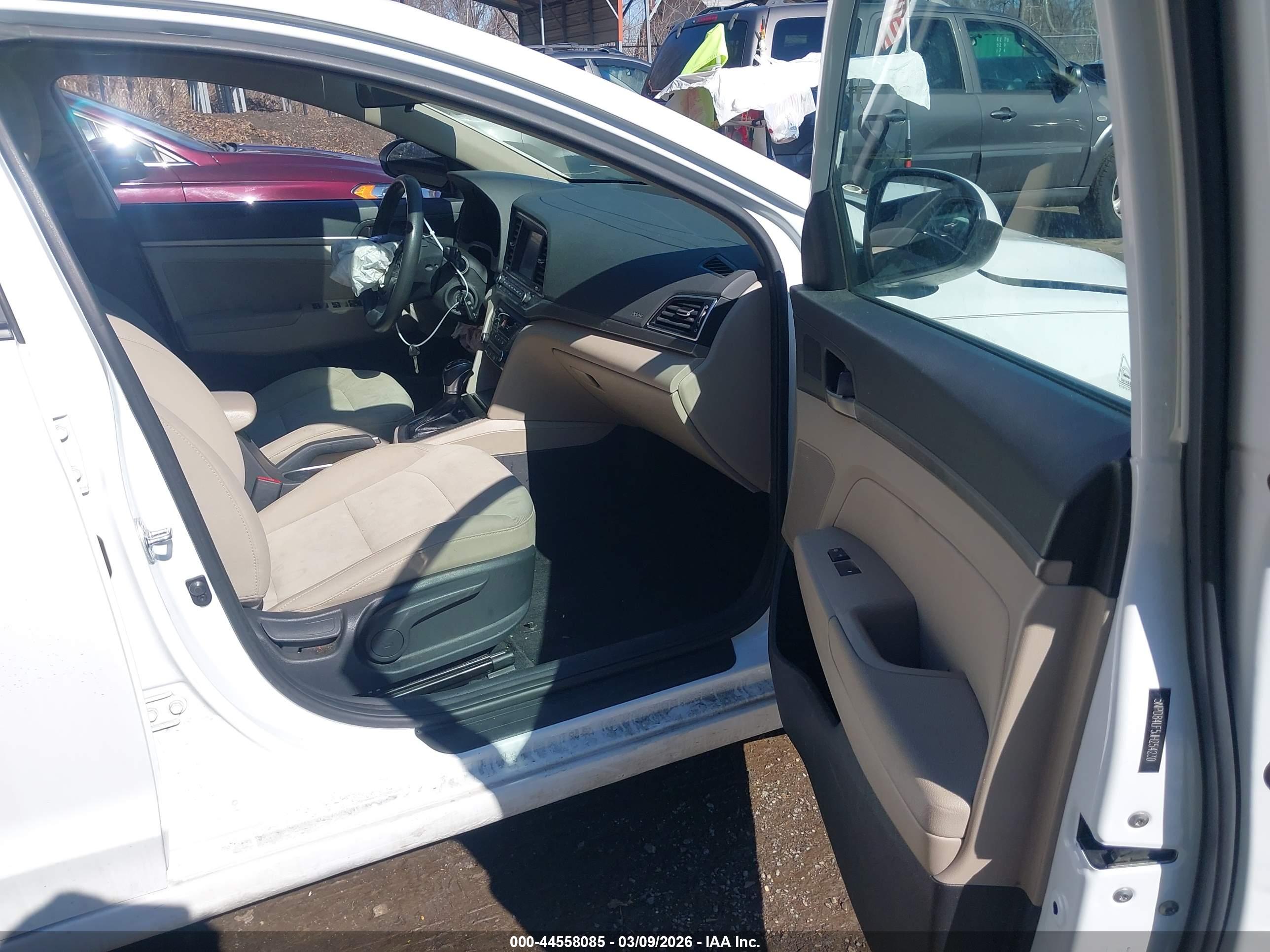 HYUNDAI ELANTRA image 5