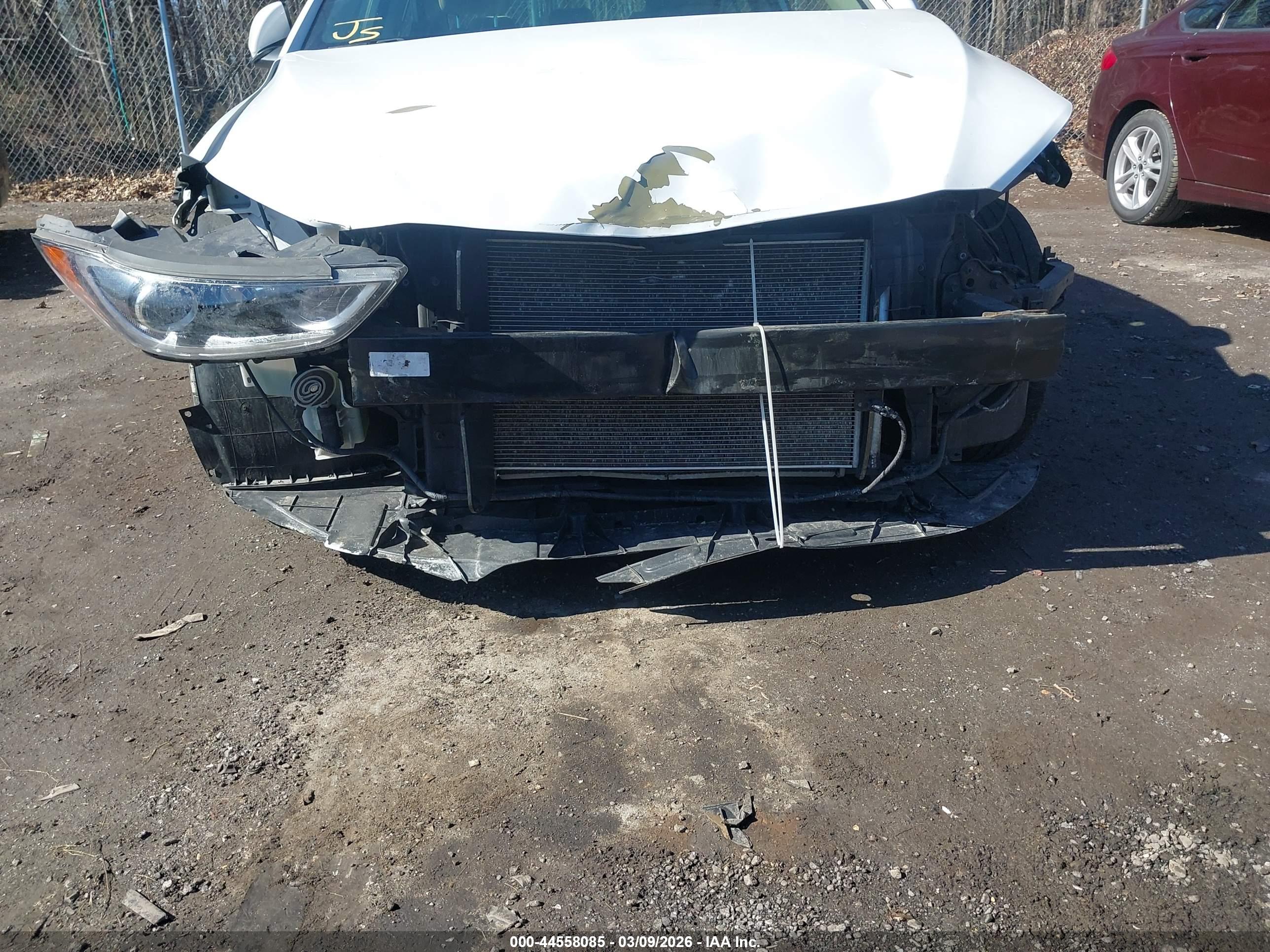 HYUNDAI ELANTRA image 6