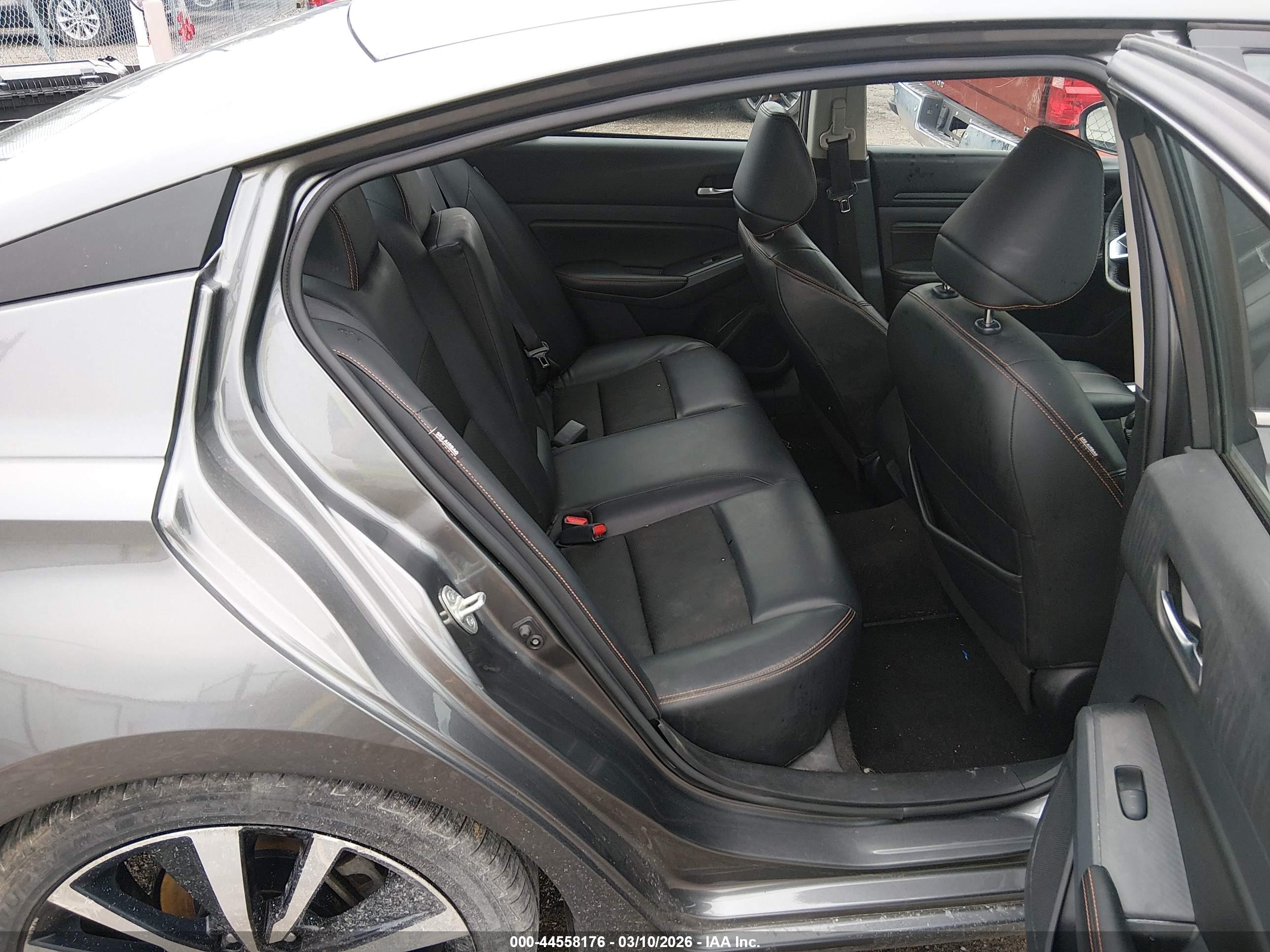 NISSAN ALTIMA image 8