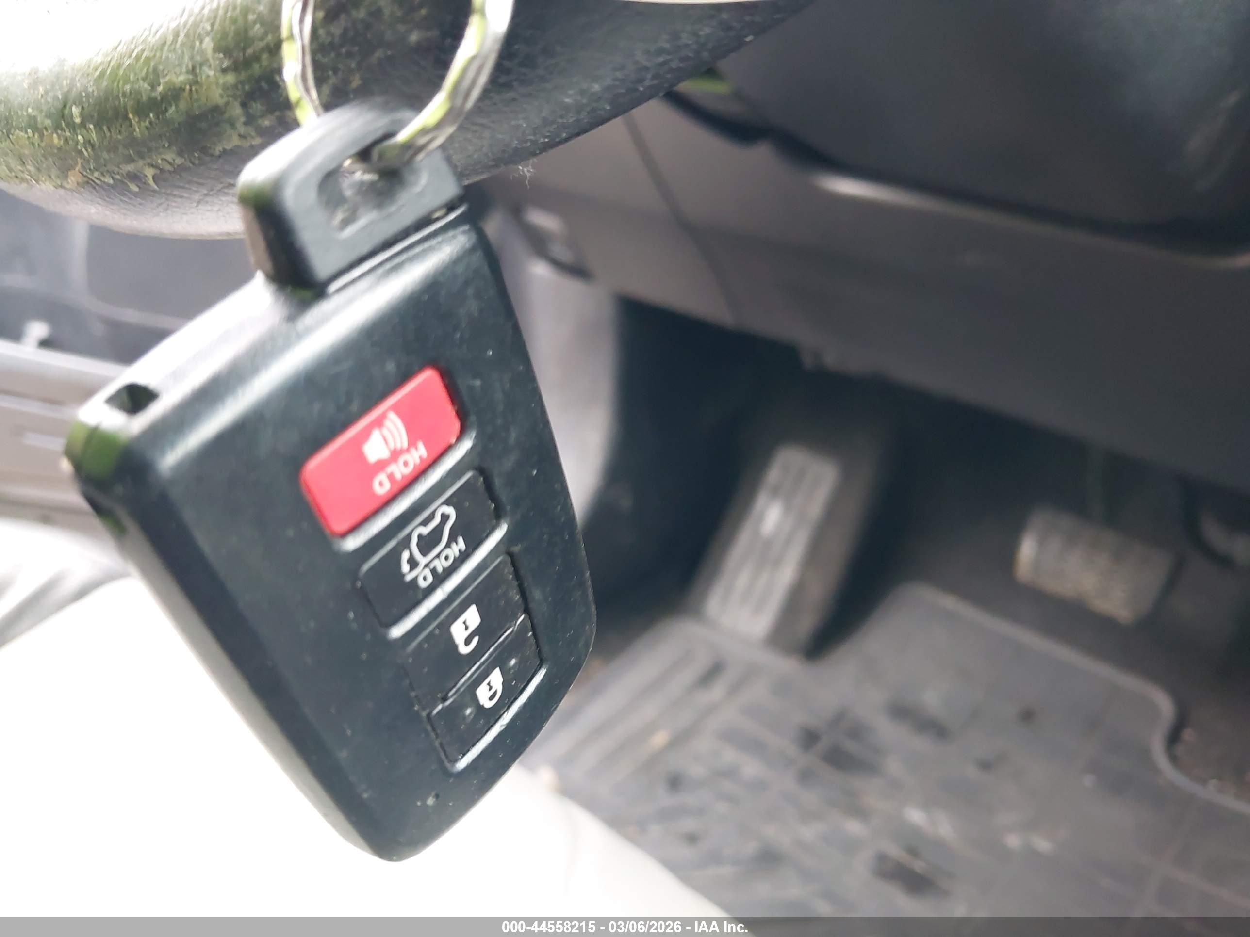 TOYOTA RAV4 image 11