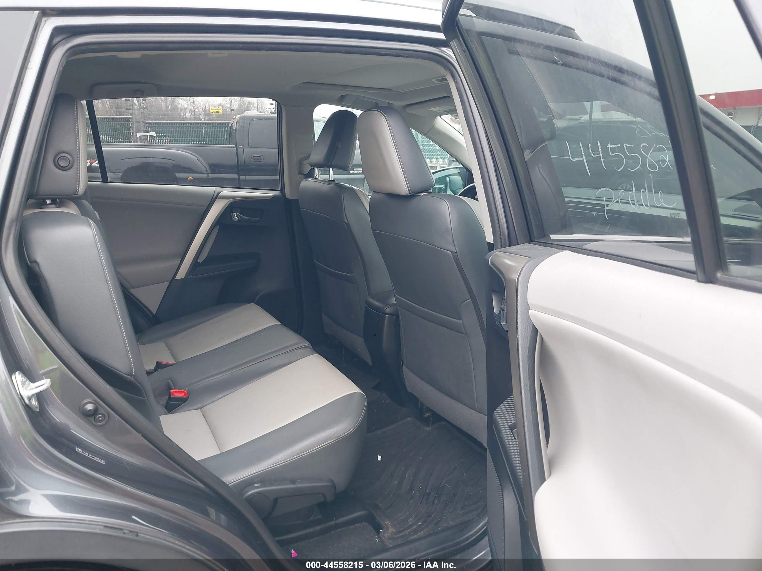 TOYOTA RAV4 image 8