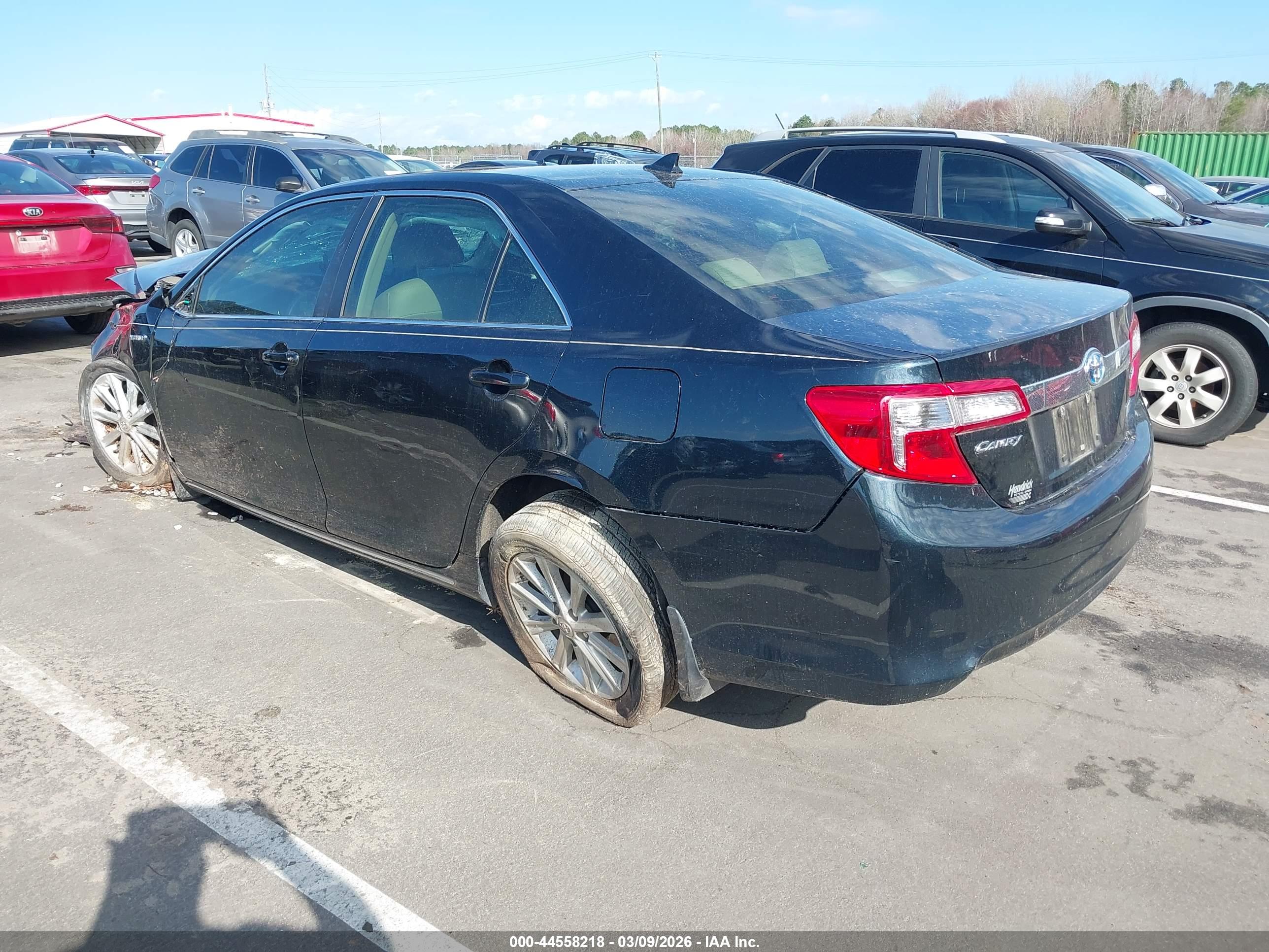 TOYOTA CAMRY image 3