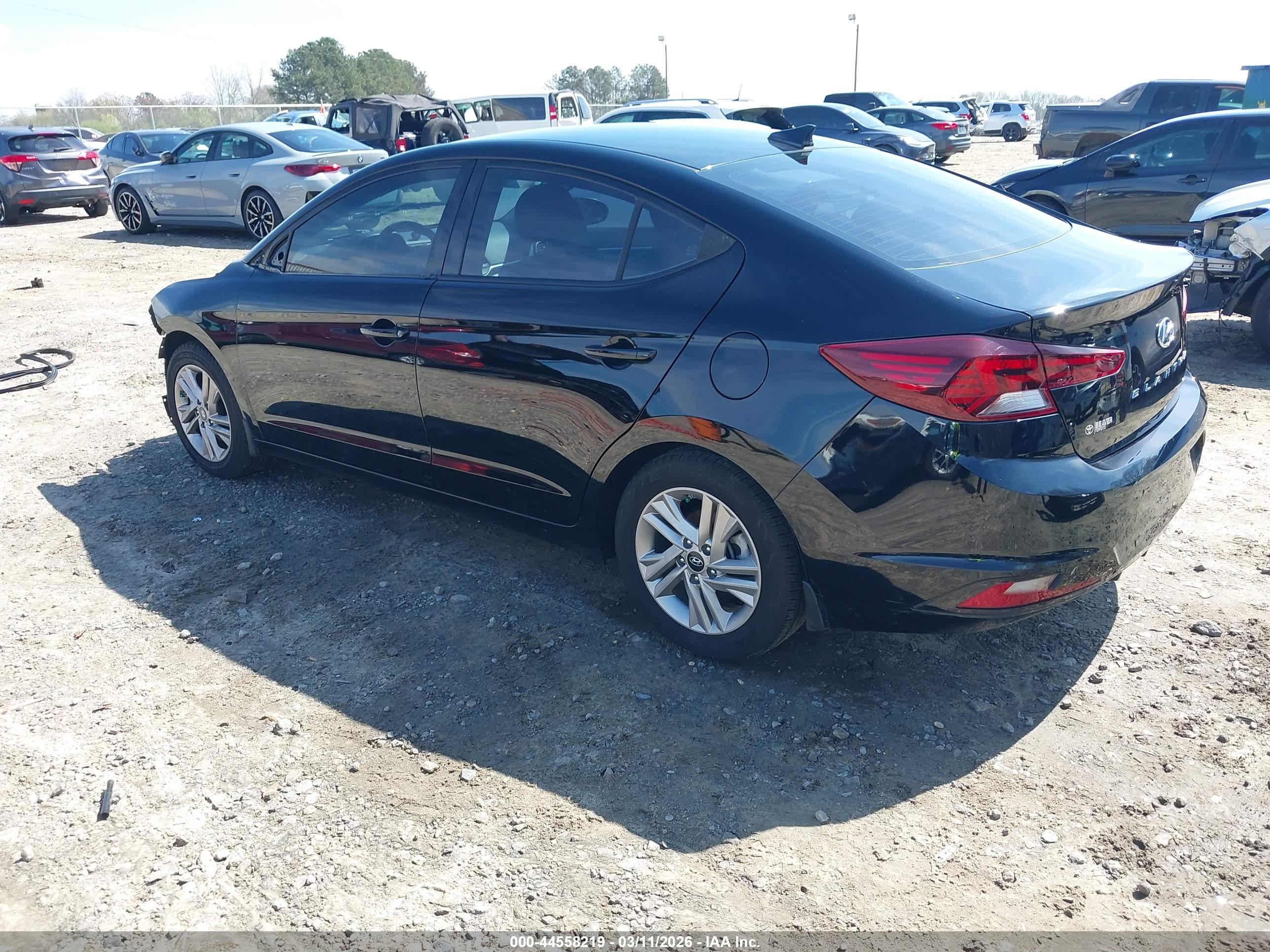 HYUNDAI ELANTRA image 3