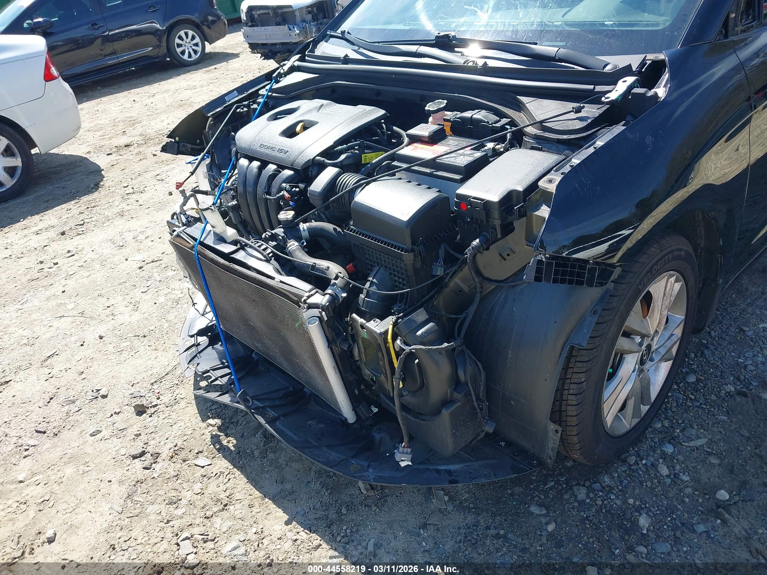HYUNDAI ELANTRA image 6