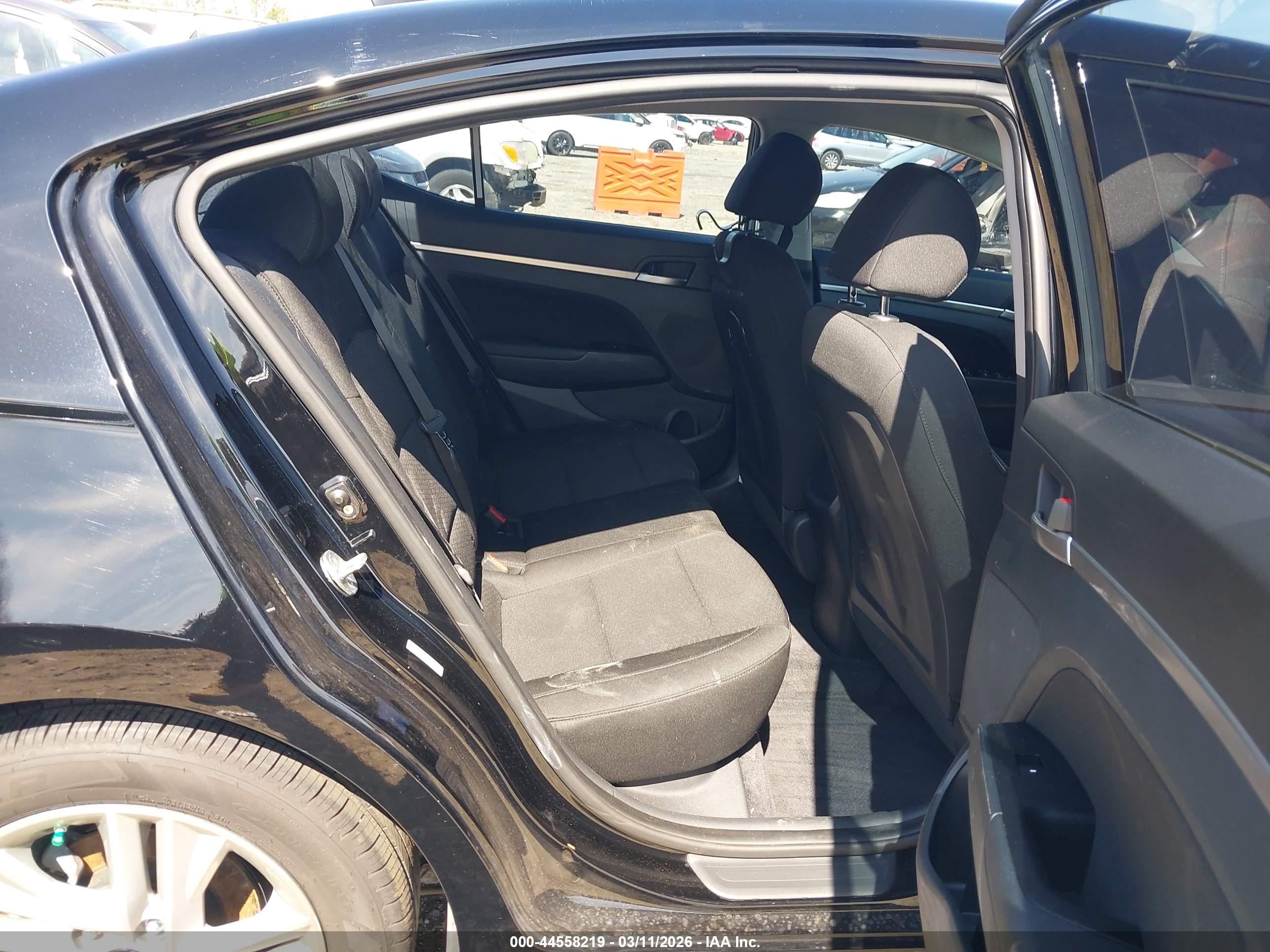 HYUNDAI ELANTRA image 8