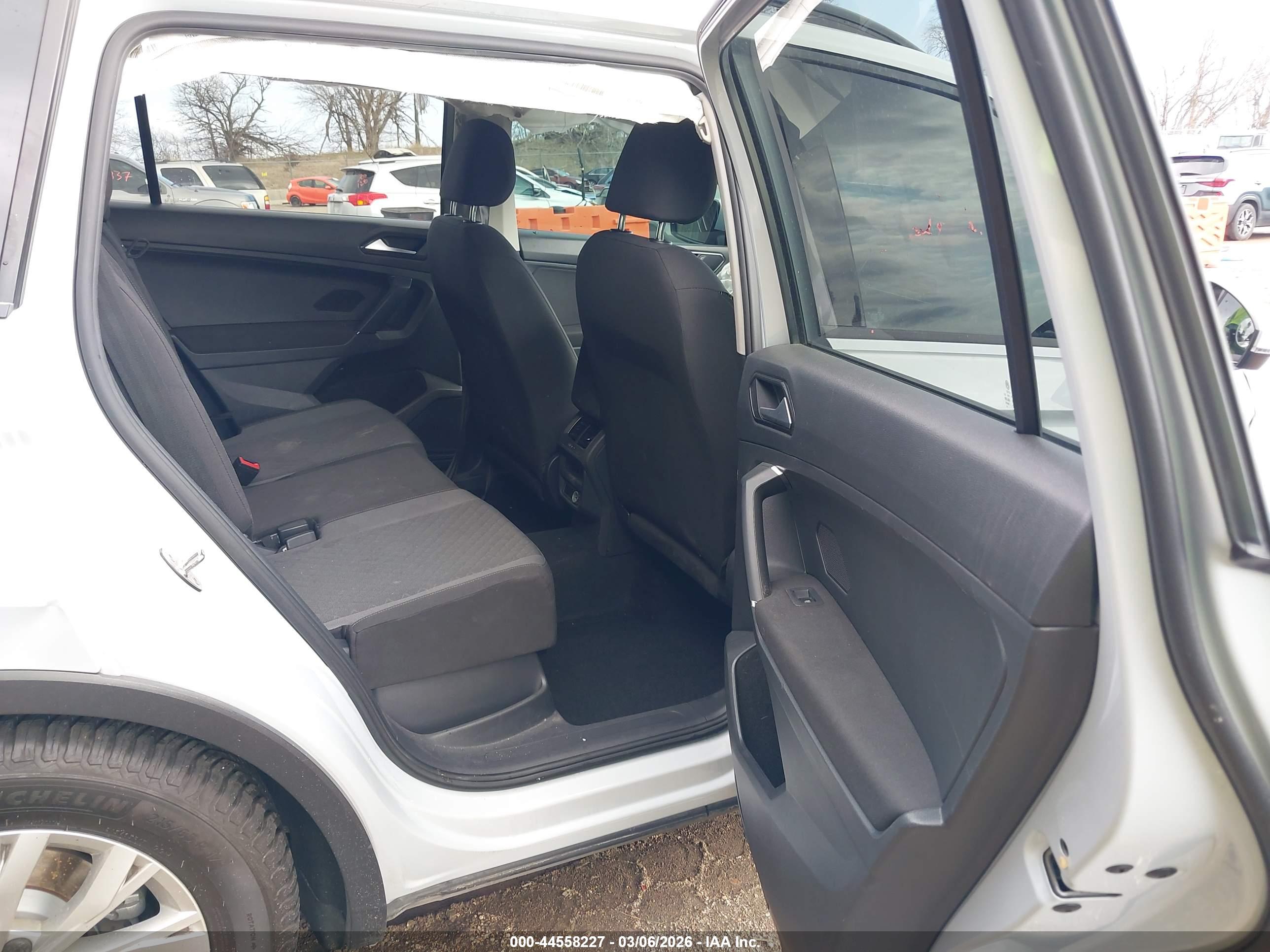 VOLKSWAGEN TIGUAN image 8