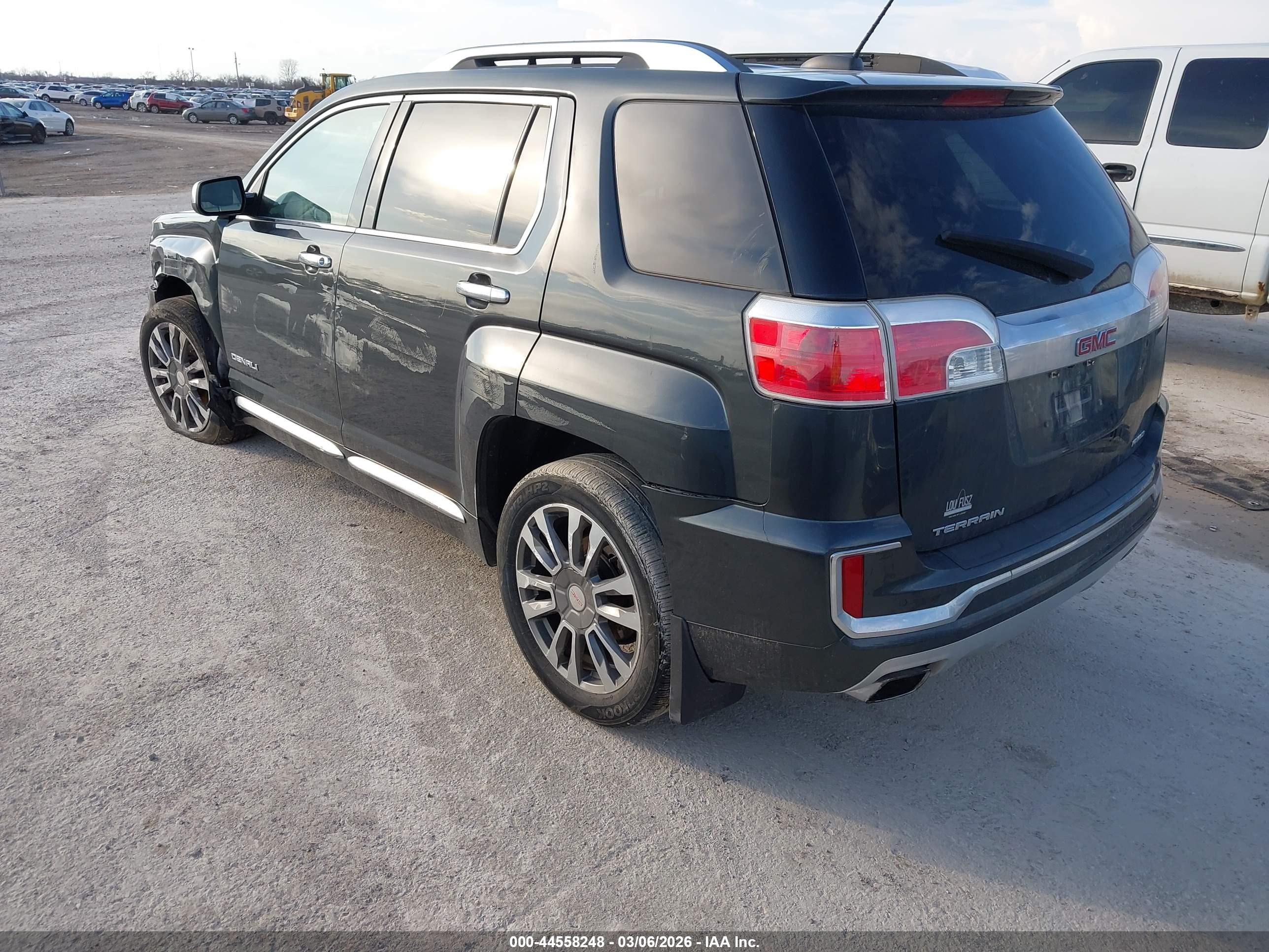 GMC TERRAIN image 3