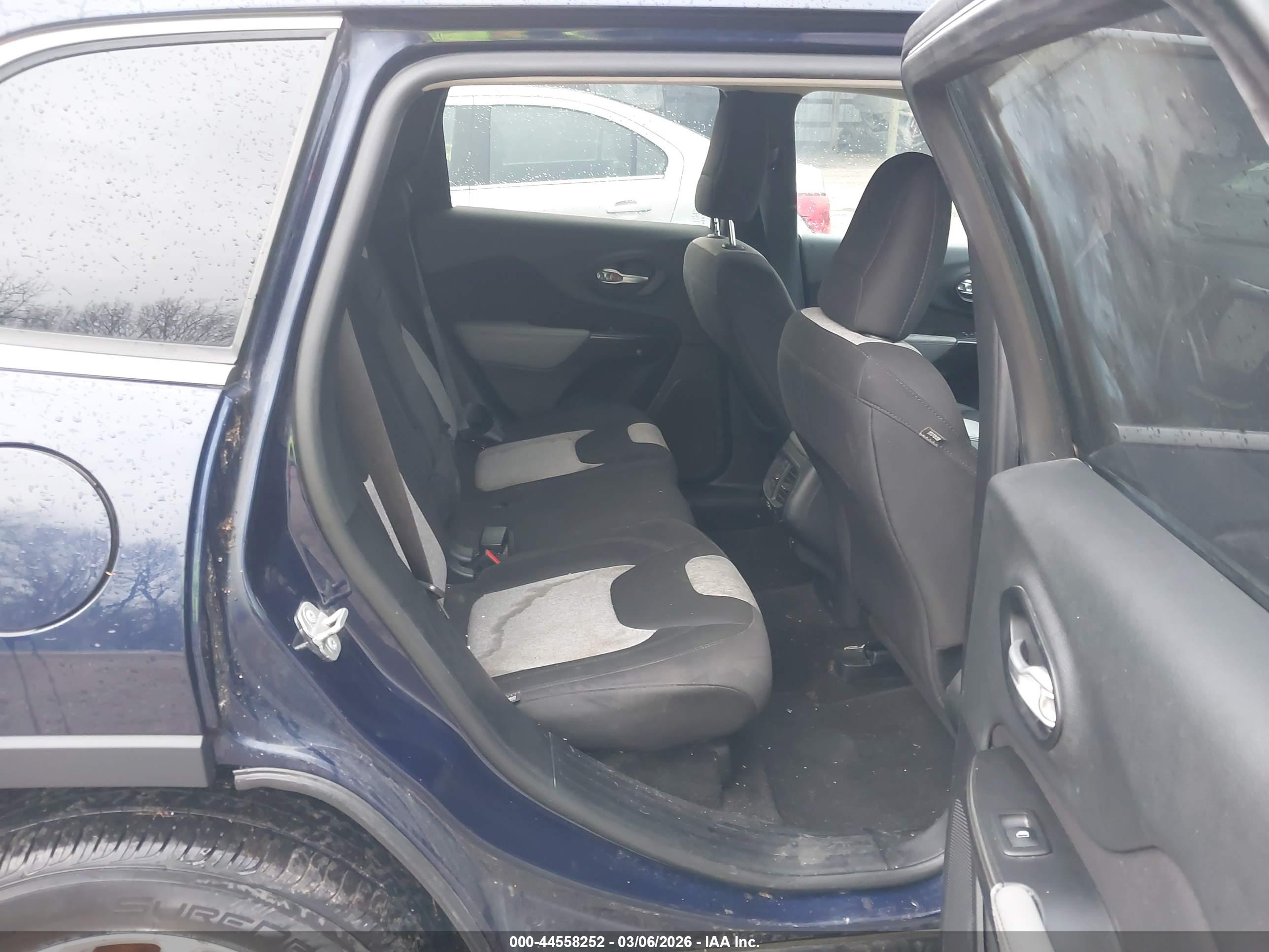 JEEP CHEROKEE image 8