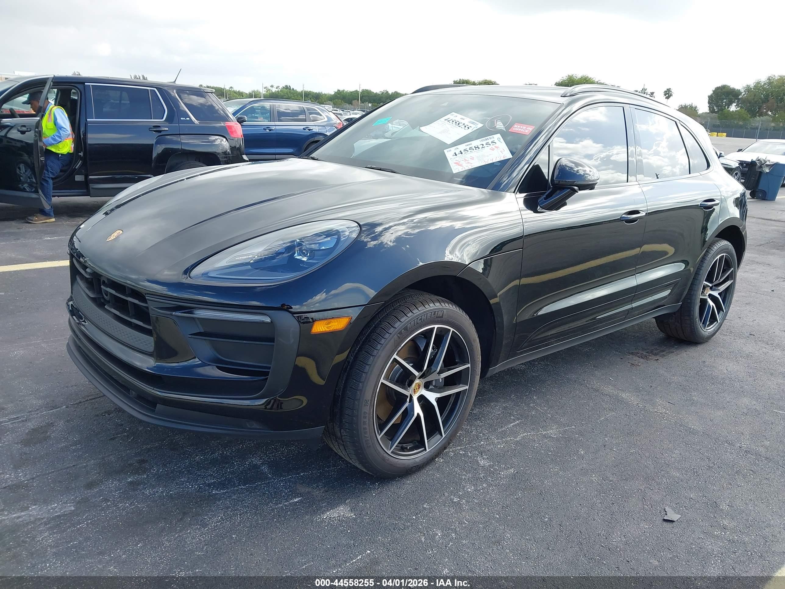 PORSCHE MACAN image 2