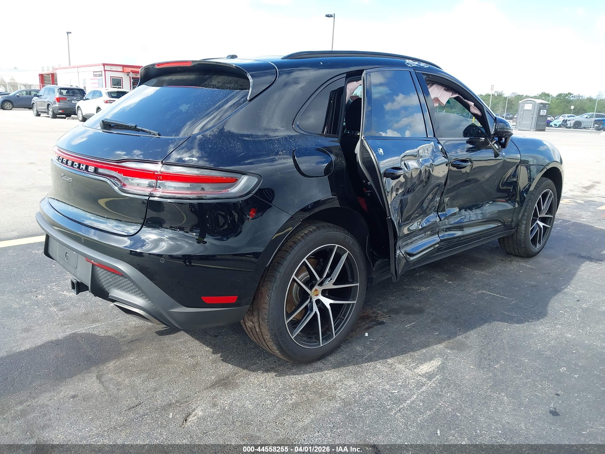 PORSCHE MACAN image 4