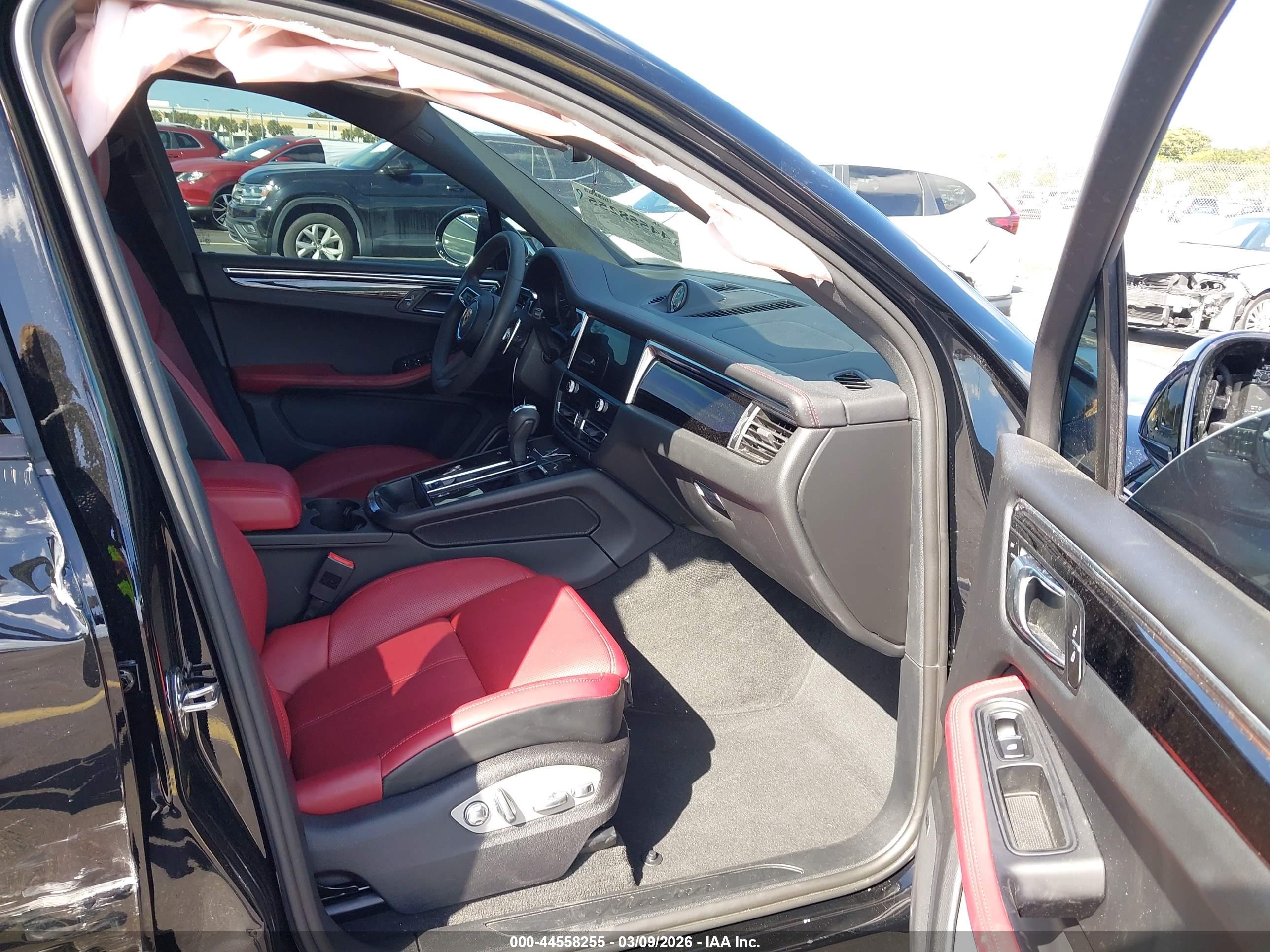 PORSCHE MACAN image 5