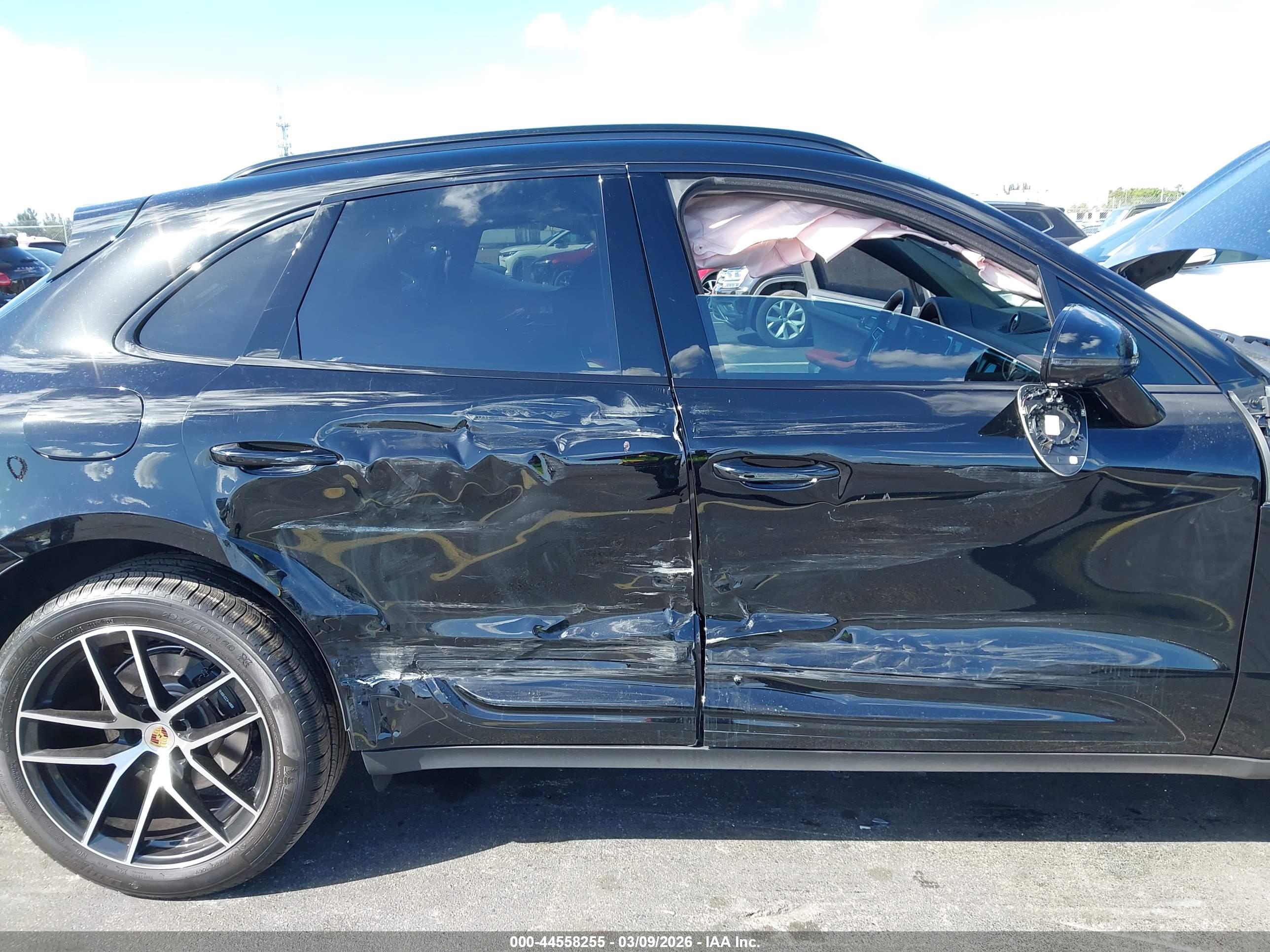 PORSCHE MACAN image 6