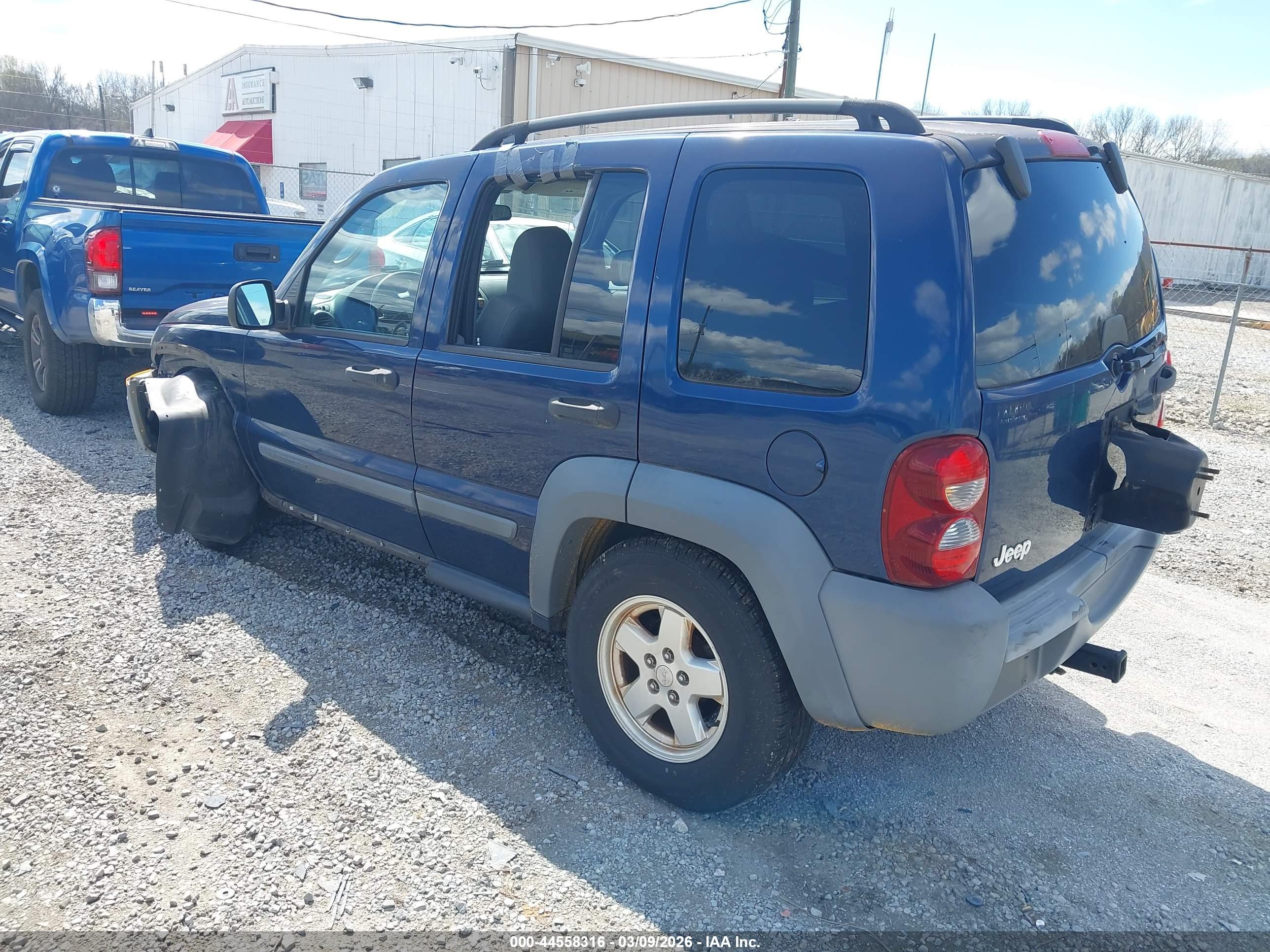 JEEP LIBERTY image 3