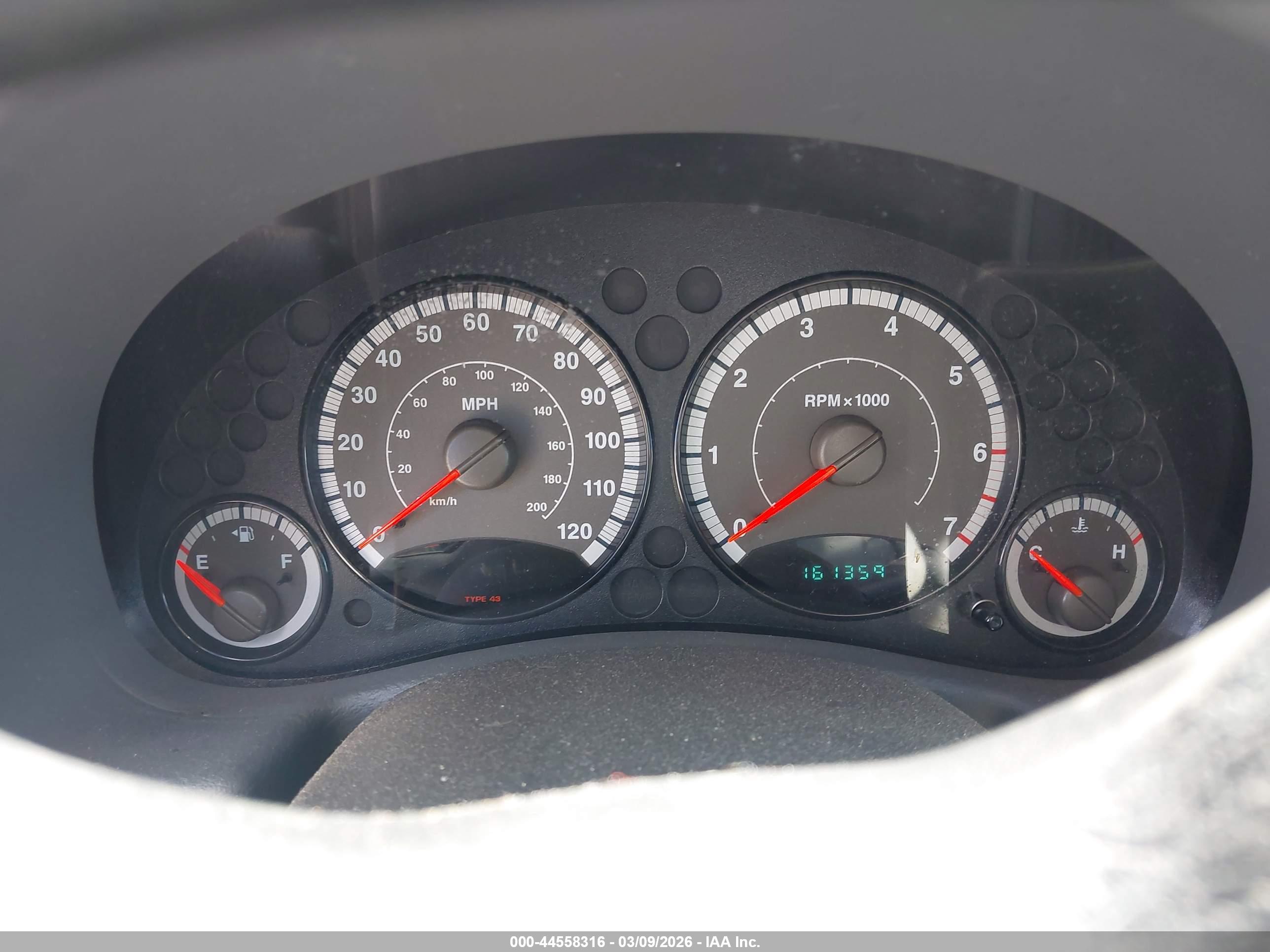JEEP LIBERTY image 7