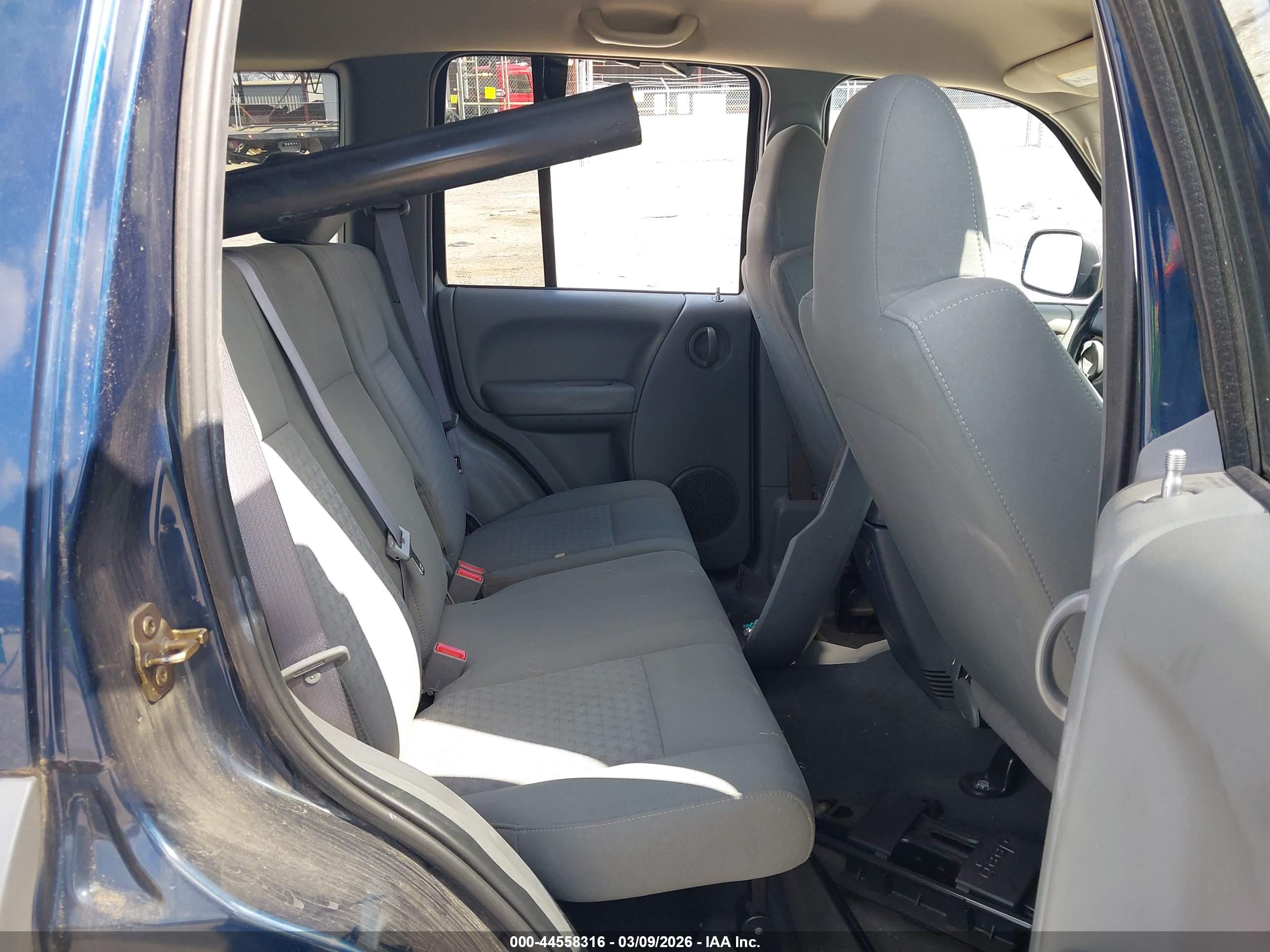 JEEP LIBERTY image 8