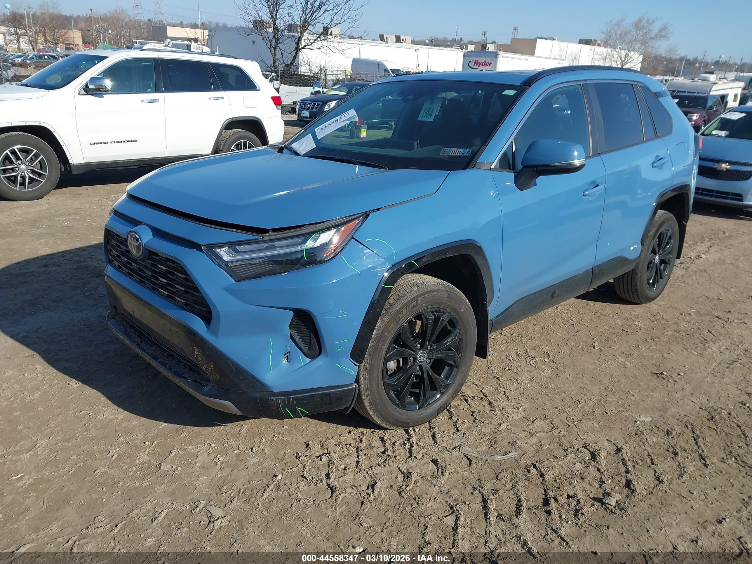 TOYOTA RAV4 image 2