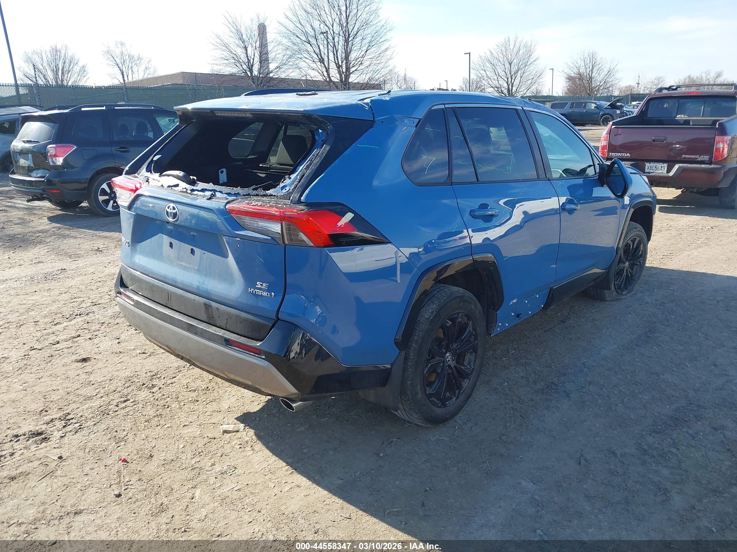 TOYOTA RAV4 image 4