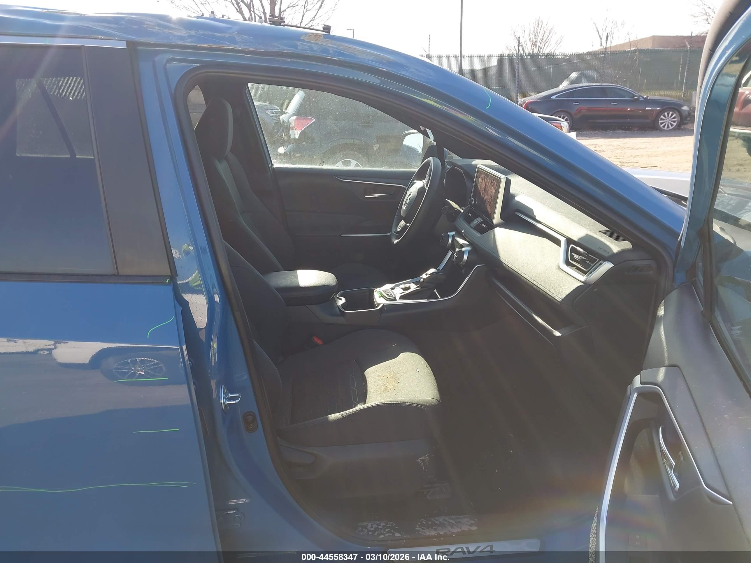 TOYOTA RAV4 image 5