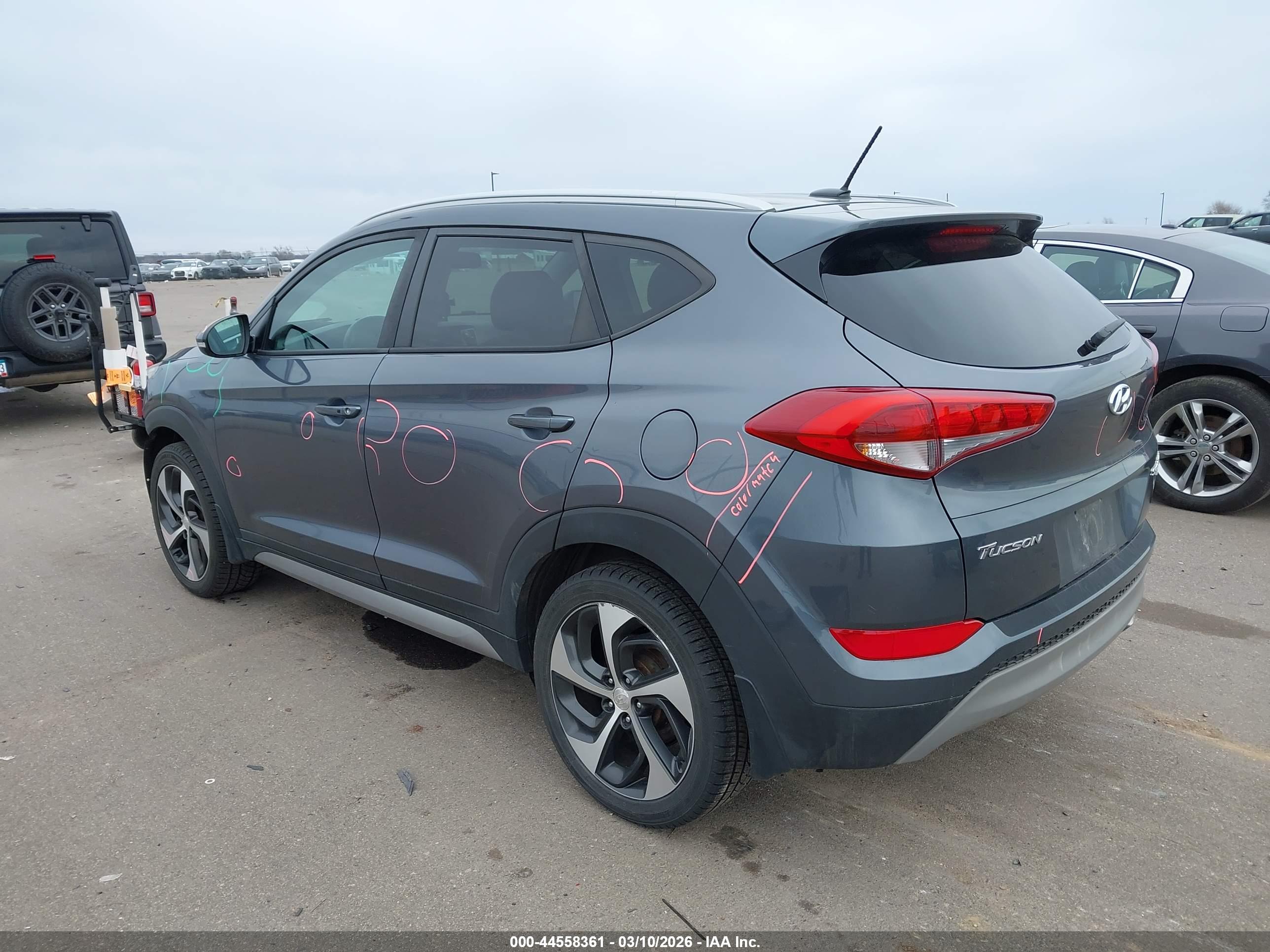 HYUNDAI TUCSON image 3