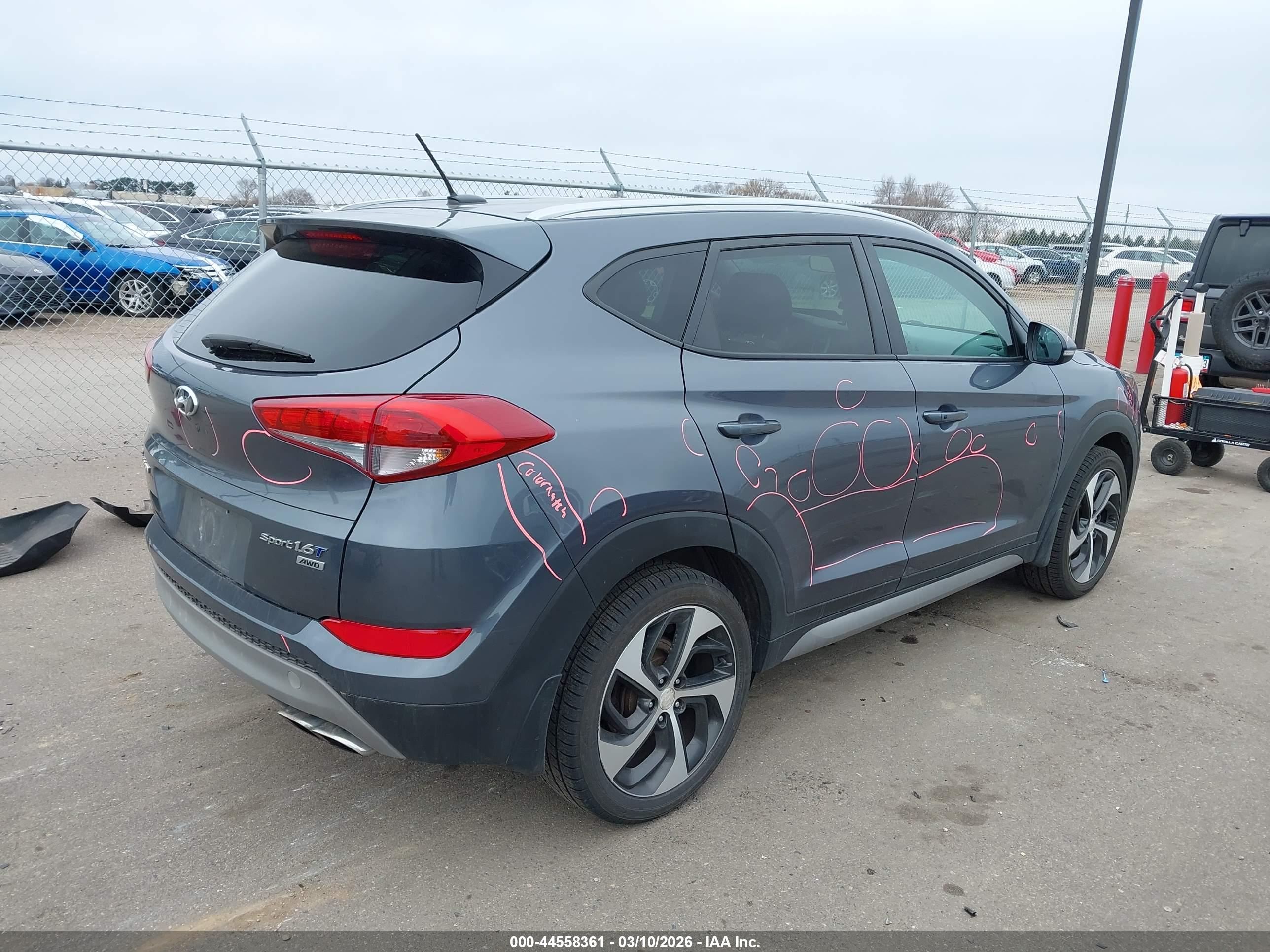 HYUNDAI TUCSON image 4