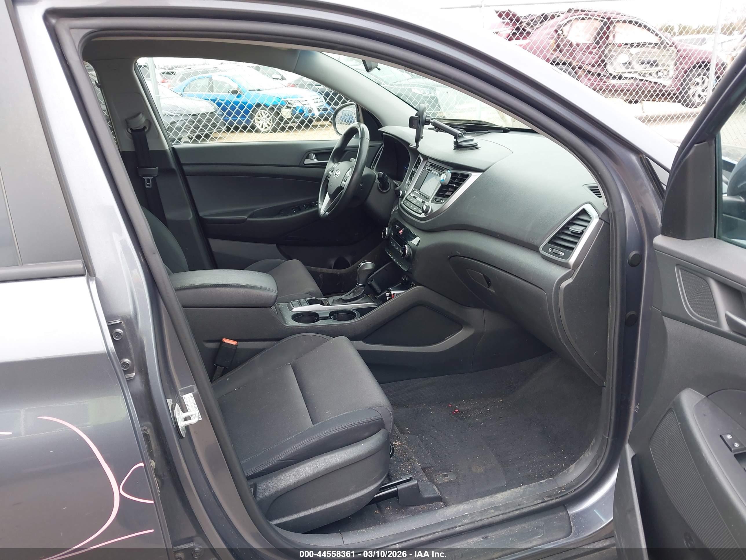 HYUNDAI TUCSON image 5