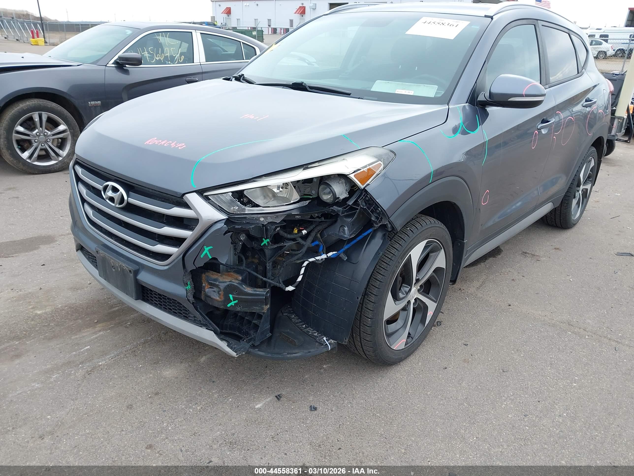 HYUNDAI TUCSON image 6