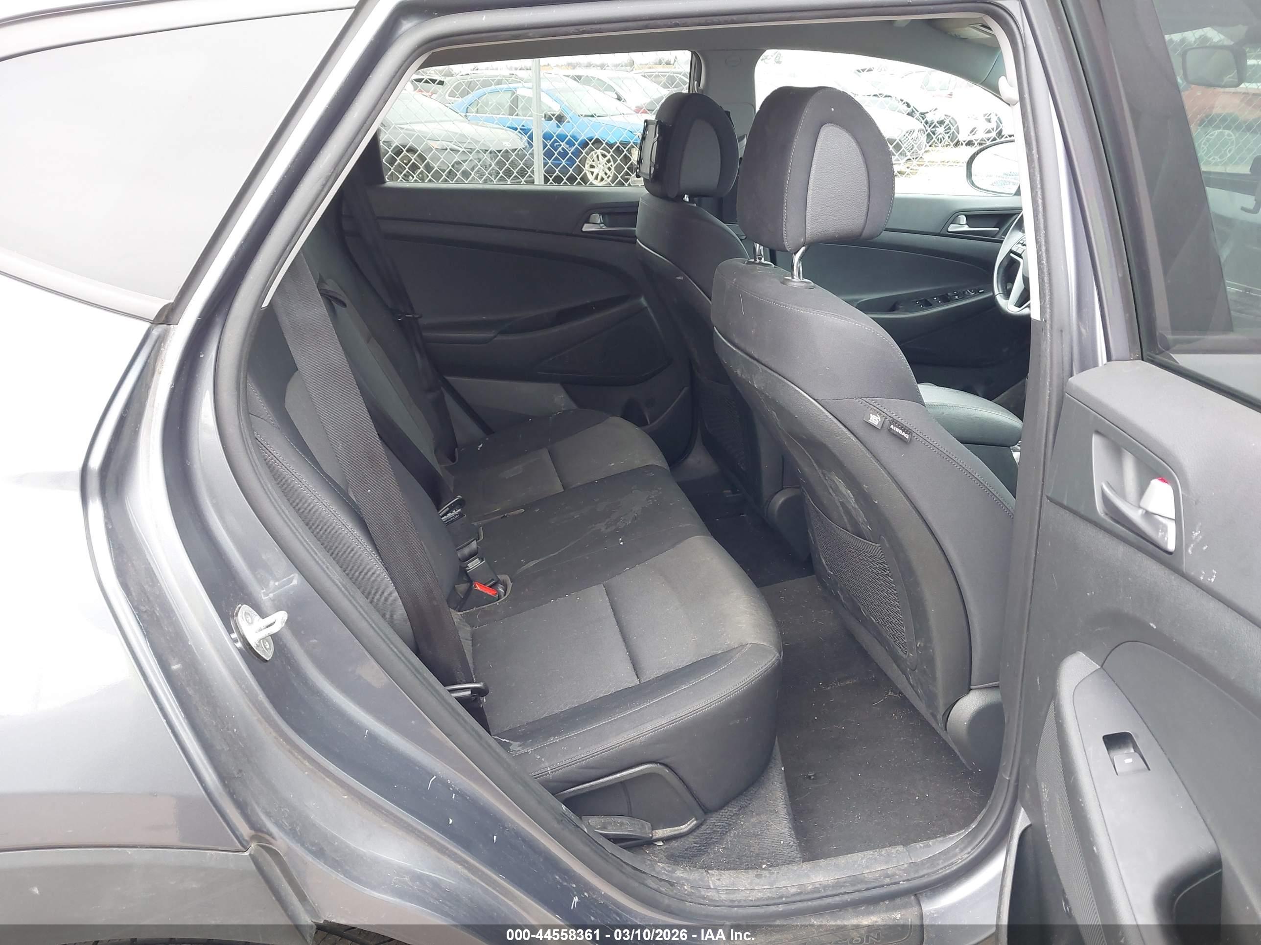 HYUNDAI TUCSON image 8