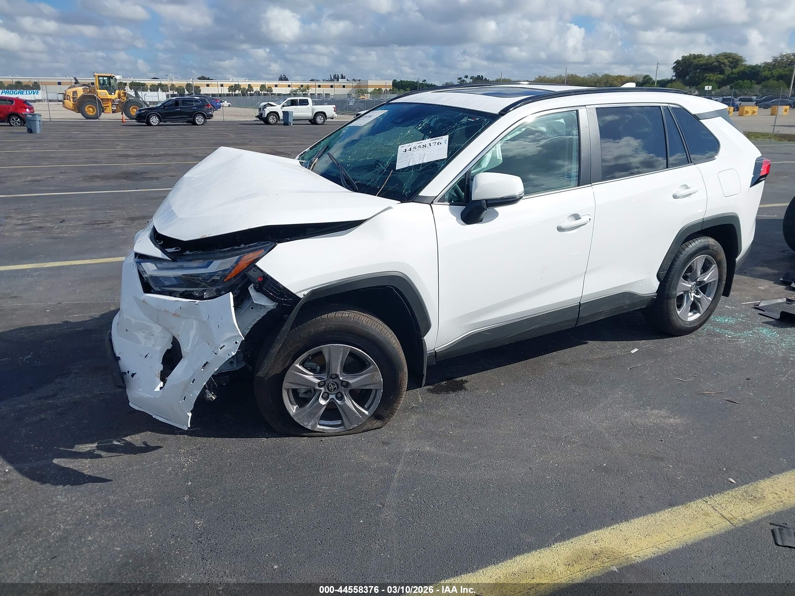 TOYOTA RAV4 image 2