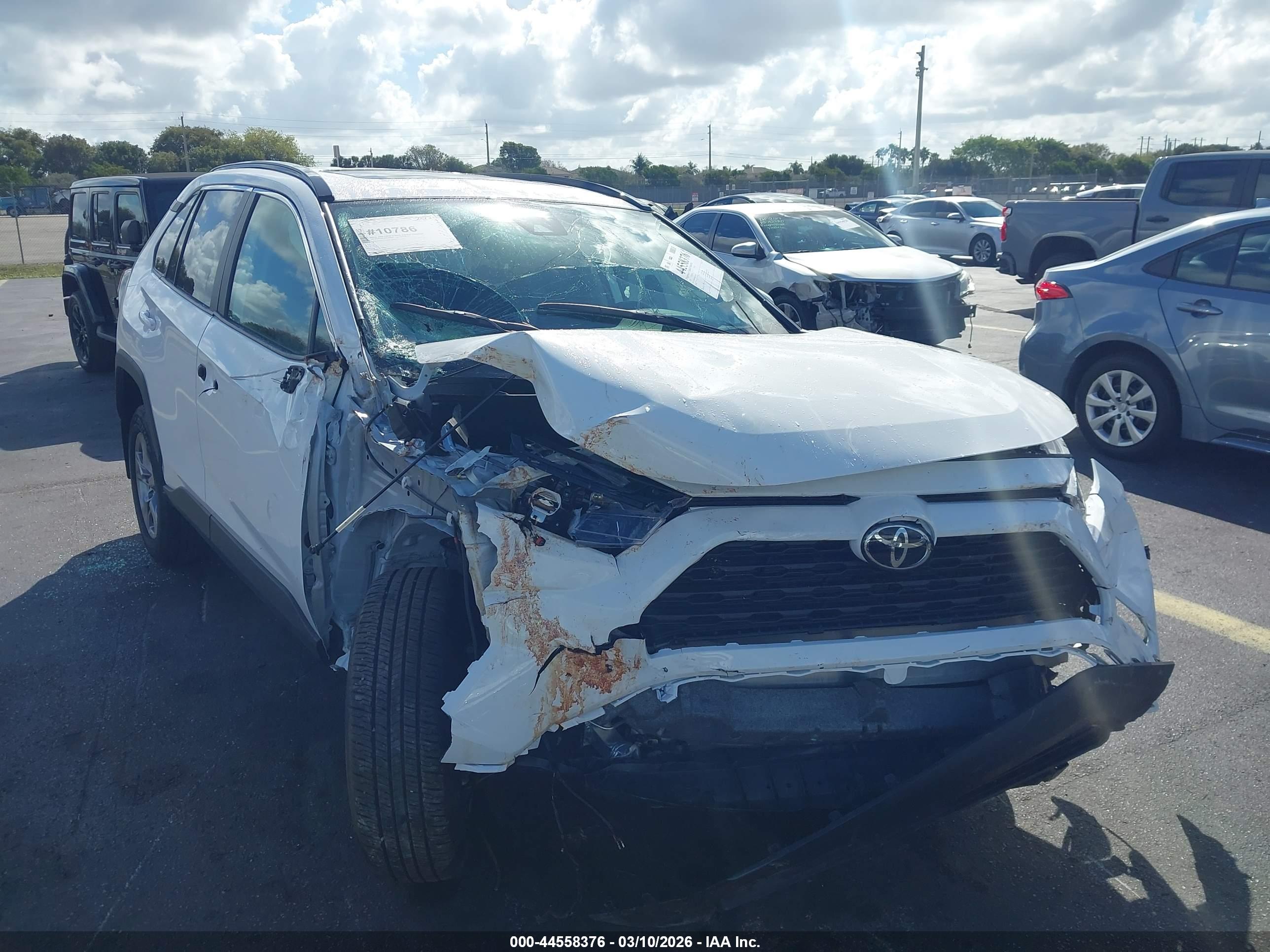 TOYOTA RAV4 image 6